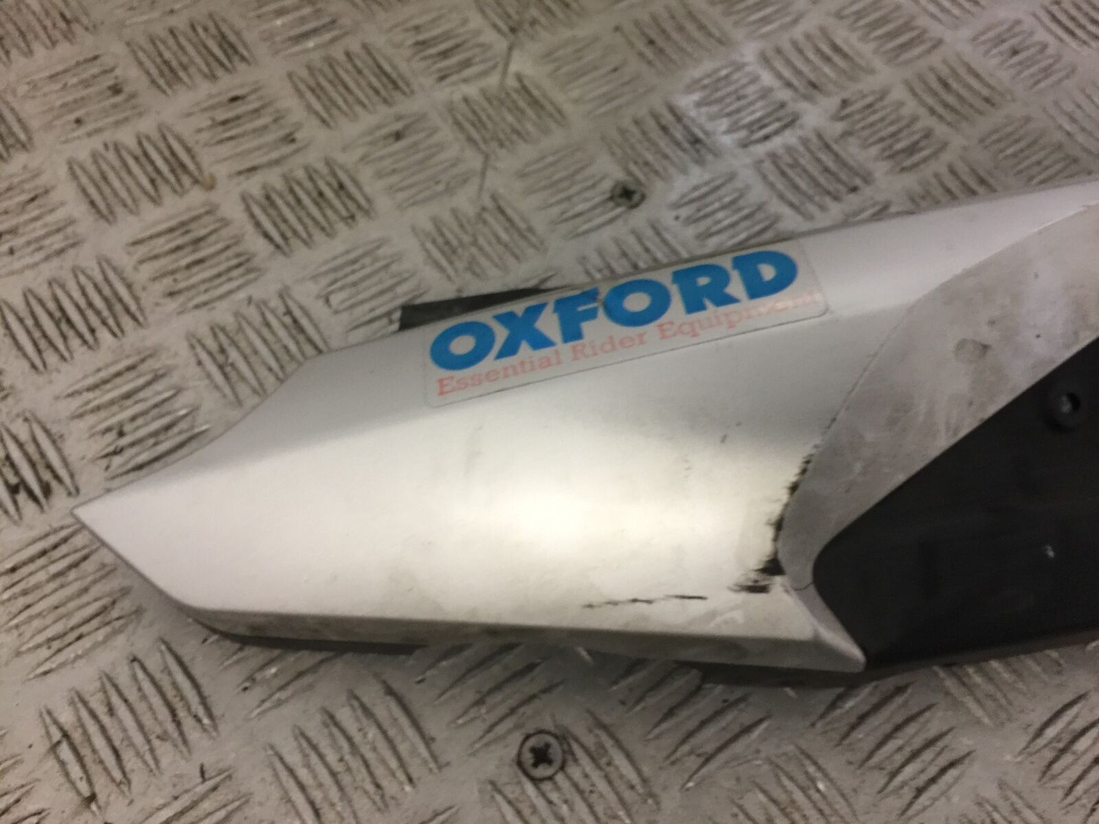 YAMAHA MT09 MT-09 TRACER LEFT SEAT PANEL   YEAR 2017 (STOCK 663)