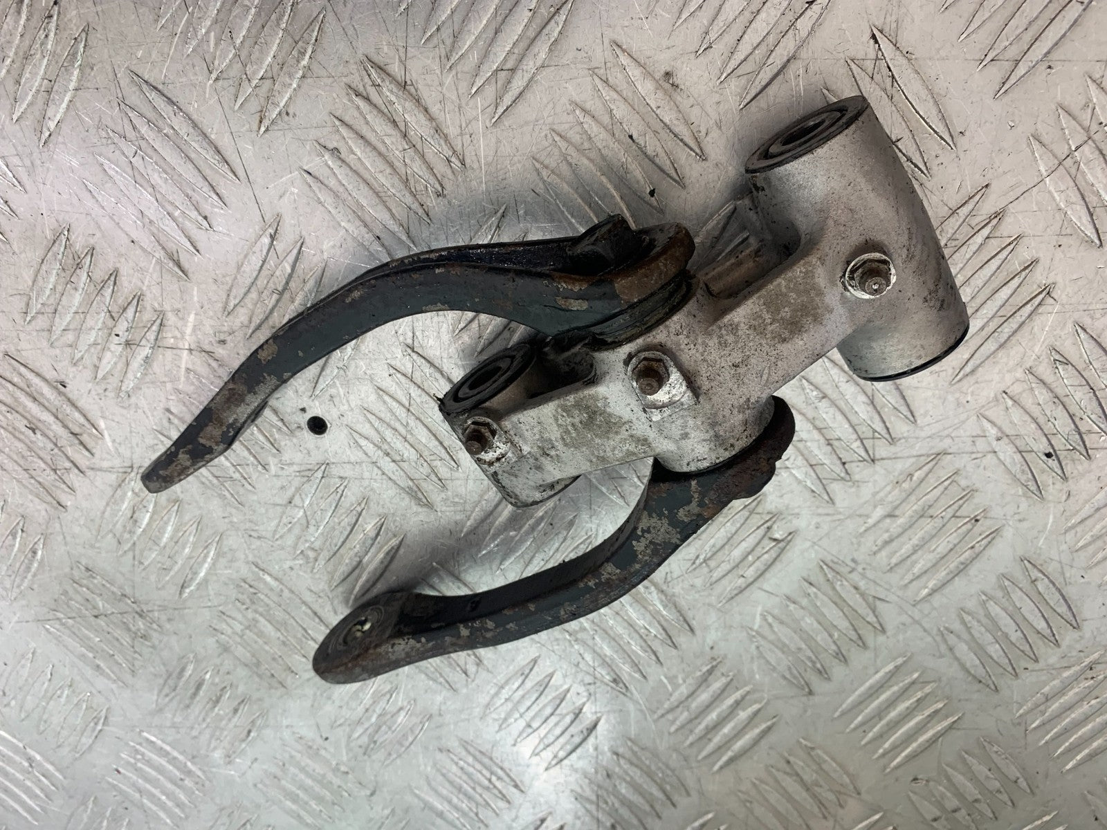KAWASAKI ZZR1100 D REAR SHOCK LINKAGE    YEAR 1993-2001 (CMB1289)
