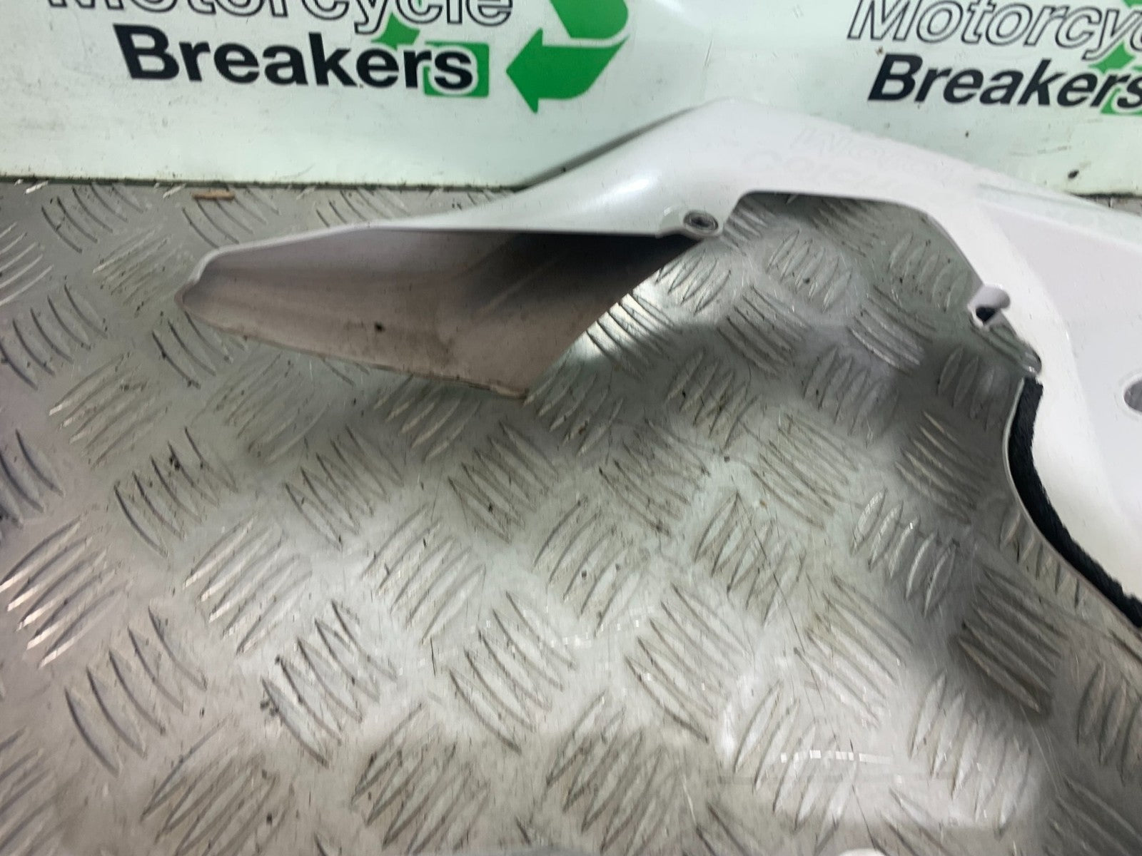 YAMAHA YZF R1 14 B BIG BANG SEAT UNIT   2009-14 (CMB1175)
