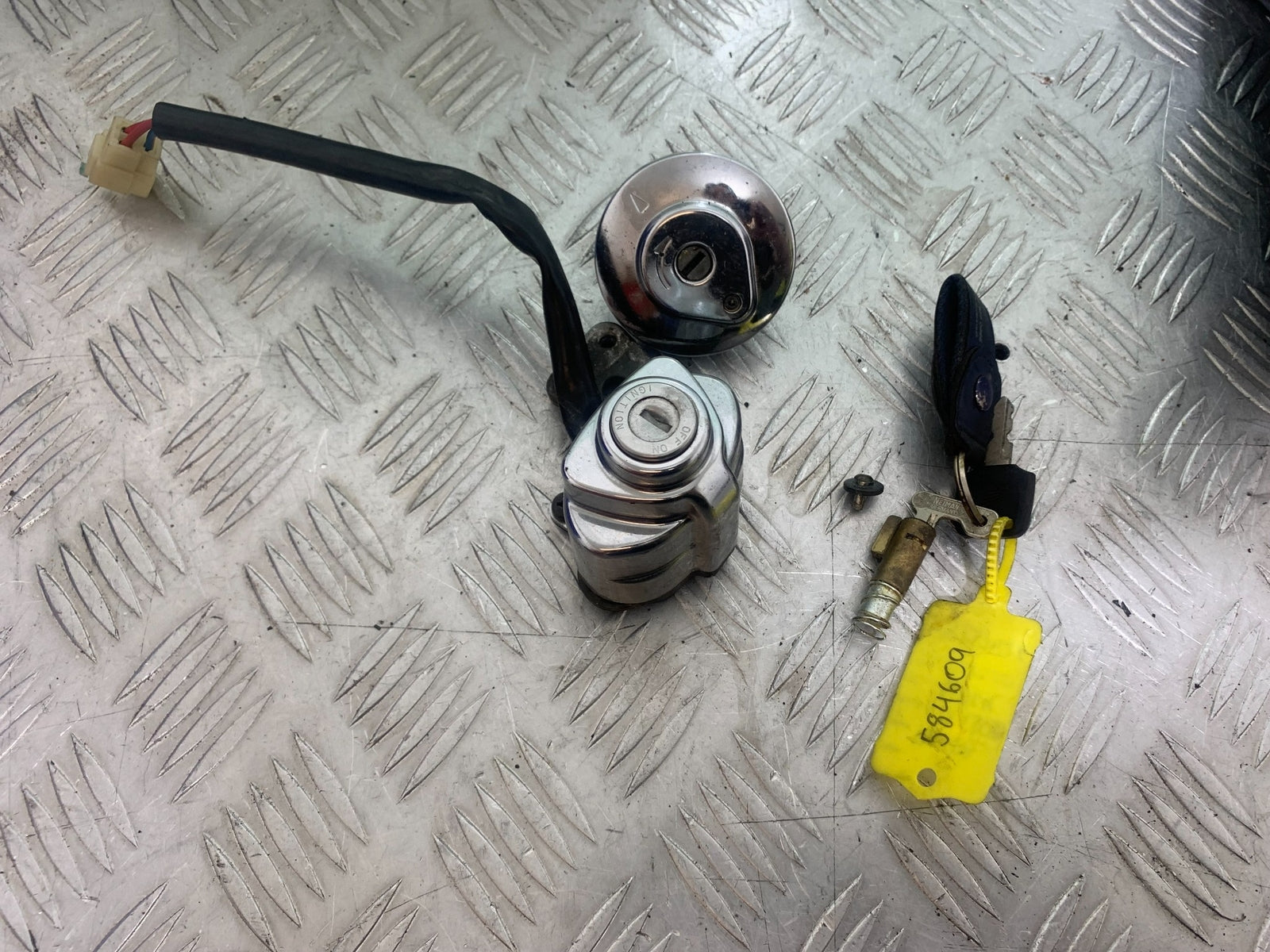 HONDA VTX1300 S-6  LOCKS AND KEY  YEAR 2004-09 (CMB1159)
