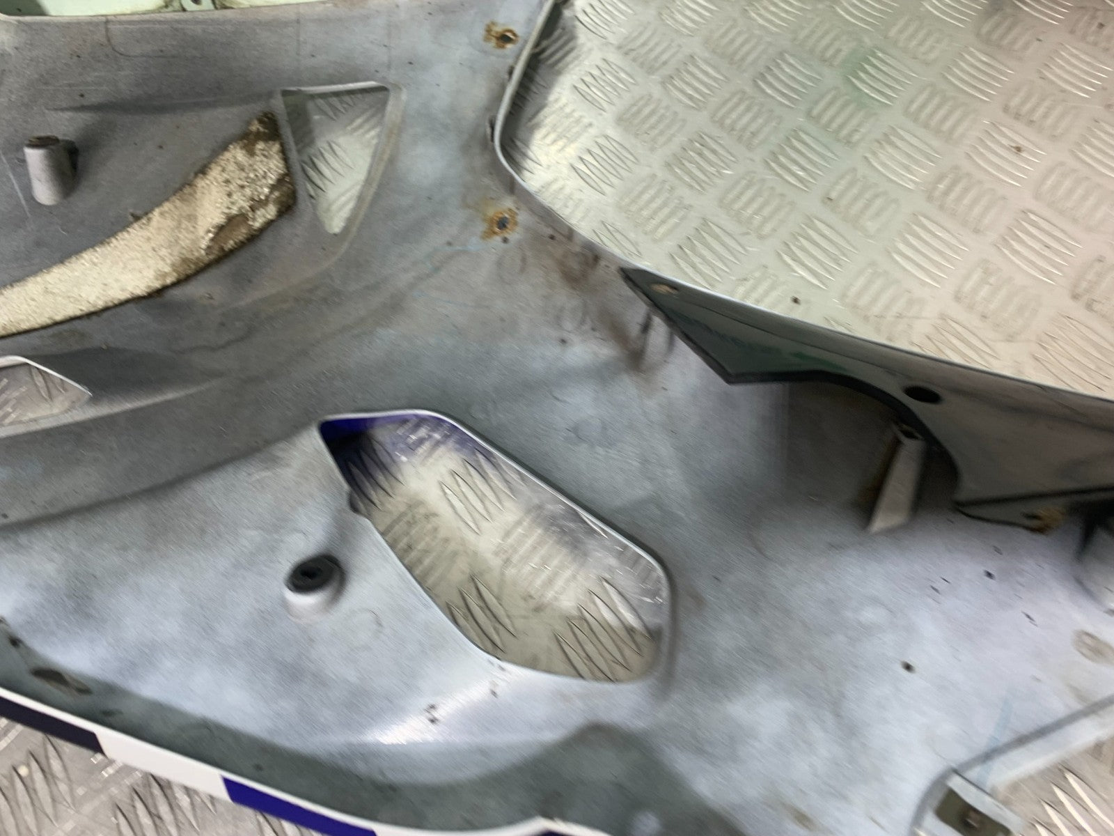 SUZUKI GSXR600 GSXR 600 K1 K2 K3 RIGHT FAIRING PANEL   1999-03 (CMB1284)