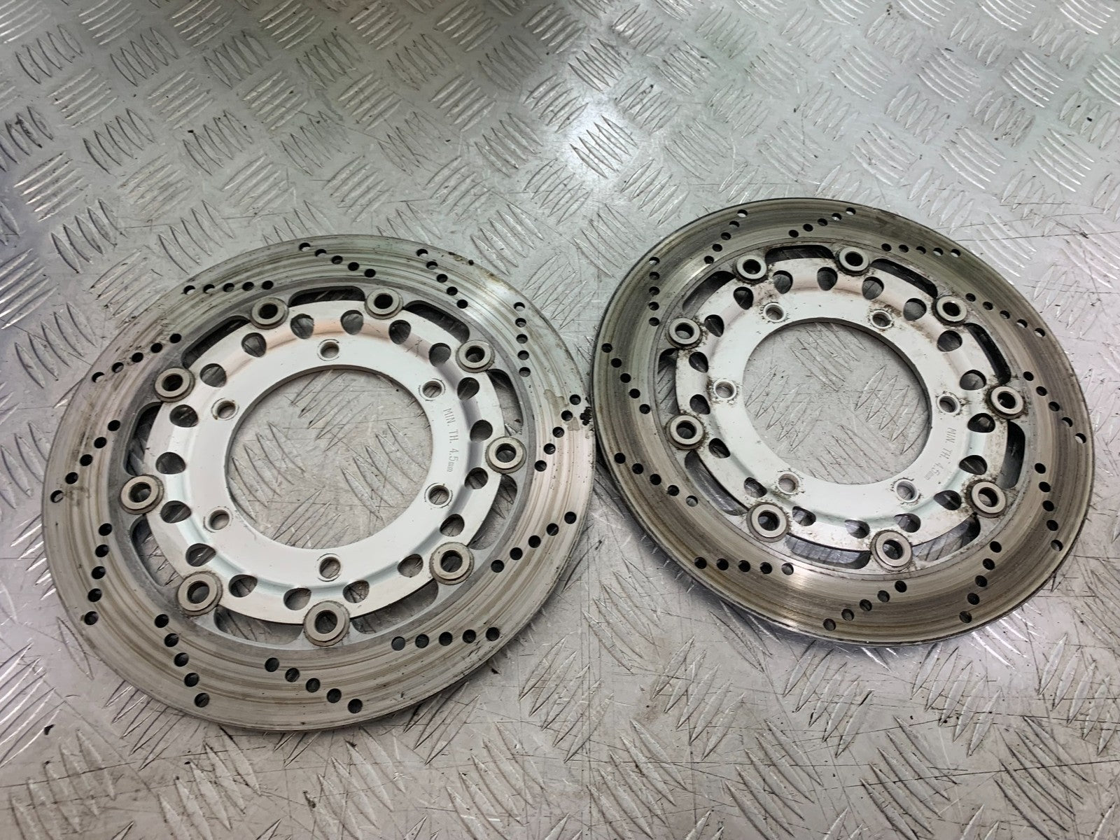 TRIUMPH TROPHY 900 FRONT BRAKE DISCS  YEAR 1991-95 (CMB1251)