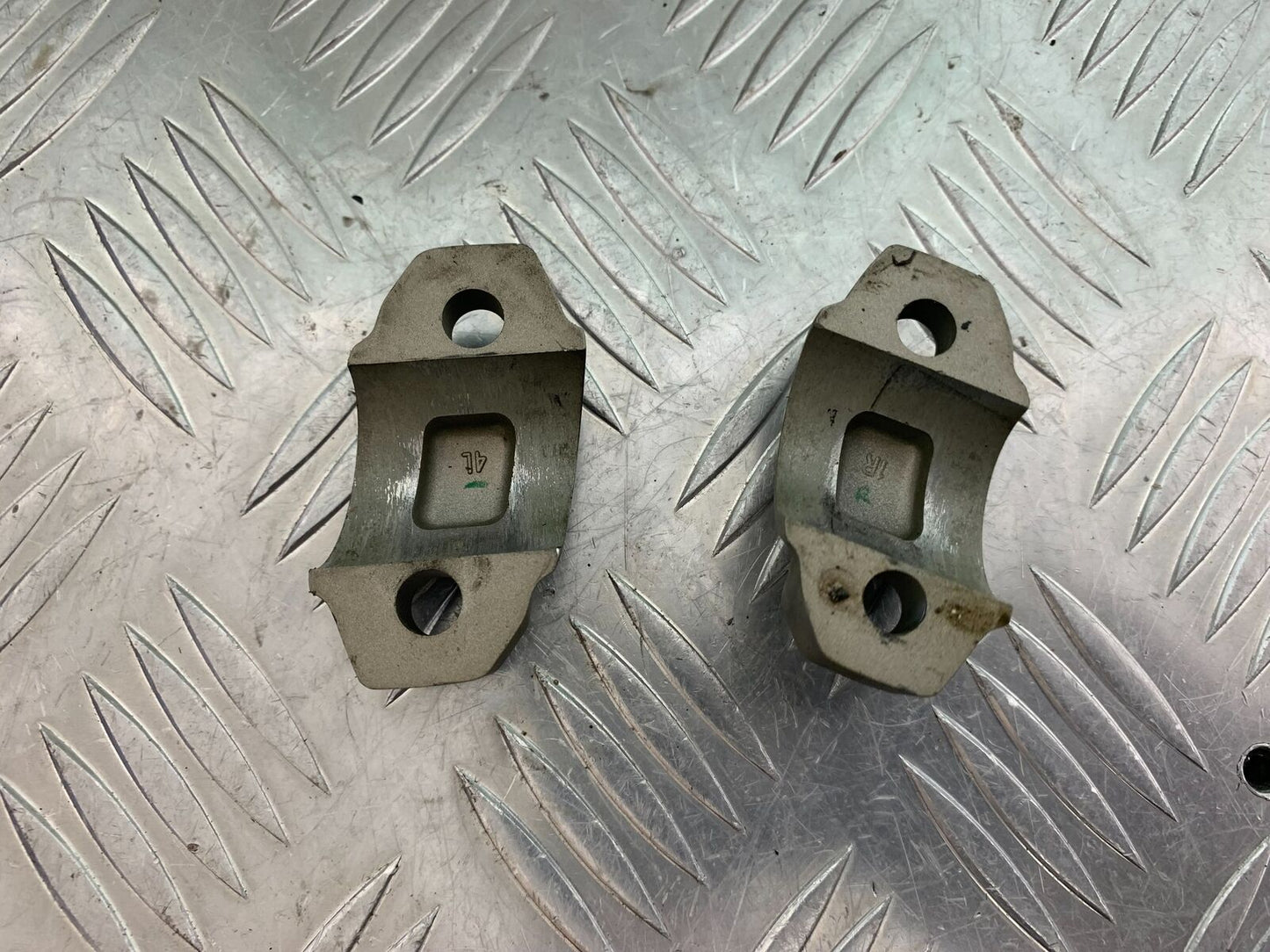 YAMAHA MT09 MT-09 HANDLE BAR CLAMPS  YEAR 2013-2016  (STOCK 997)