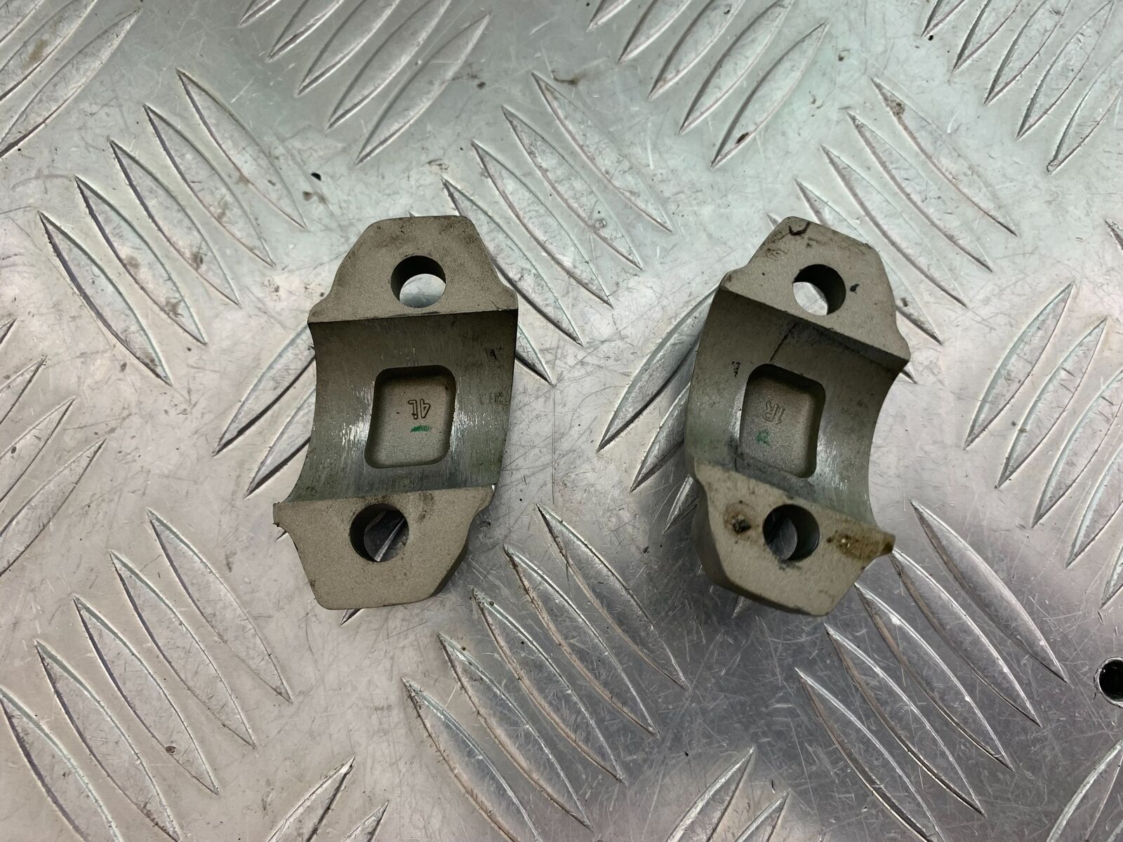 YAMAHA MT09 MT-09 HANDLE BAR CLAMPS  YEAR 2013-2016  (STOCK 997)