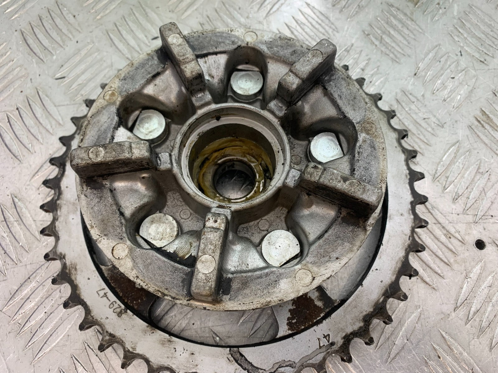 SUZUKI GSF600 GSF 600 BANDIT SPROCKET CARRIER   2000-2004 (CMB1269)