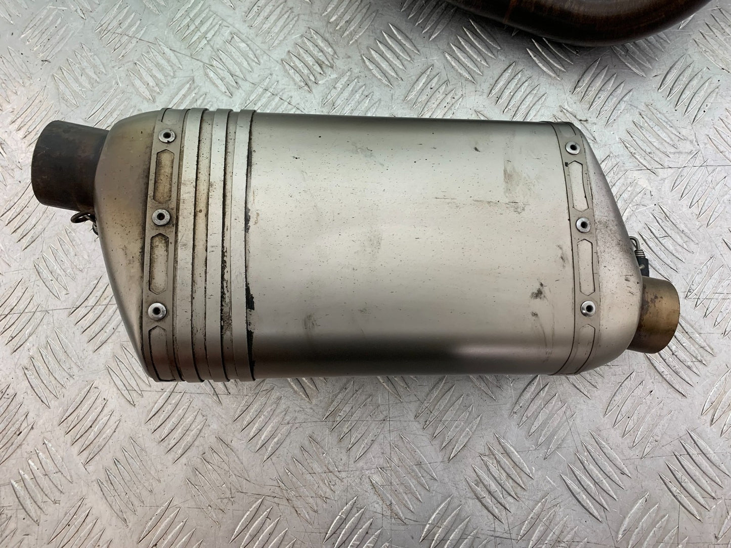KTM 690 DUKE R LC4 AKRAPOVIC FULL EXHAUST SYSTEM YEAR 2012-2015  (CMB1180)