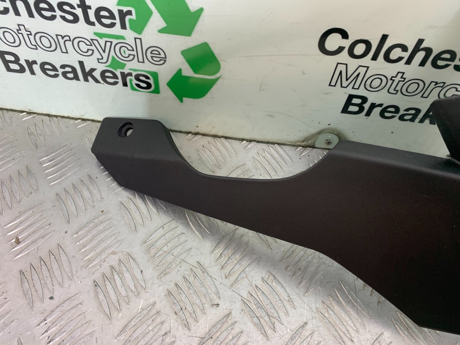 KAWASAKI ZX10R ZX10 R RIGHT BELLYPAN   2008-2010 (CMB1301)
