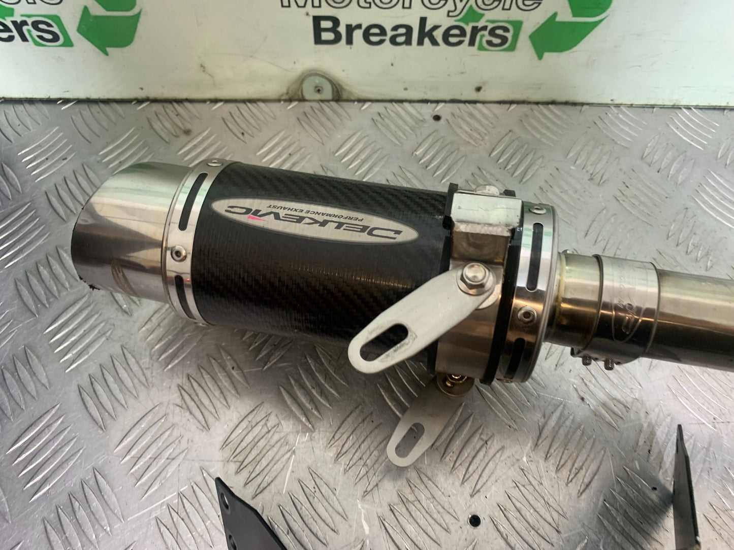 TRIUMPH 1050 SPRINT ST DELKEVIC CARBON SILENCER   2004-2007 (CMB1197)