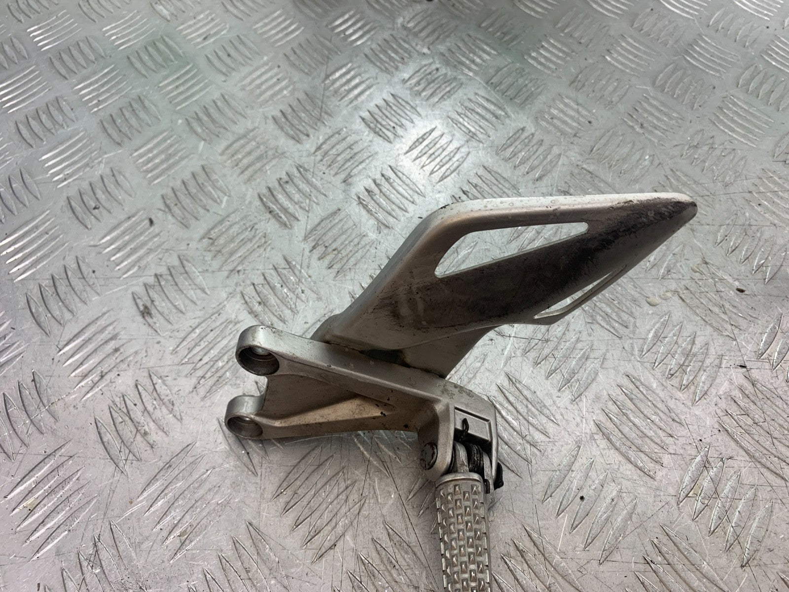 HONDA CBR1000 rr FIREBLADE FRONT LEFT HANGER   2012-2016 (CMB1280)