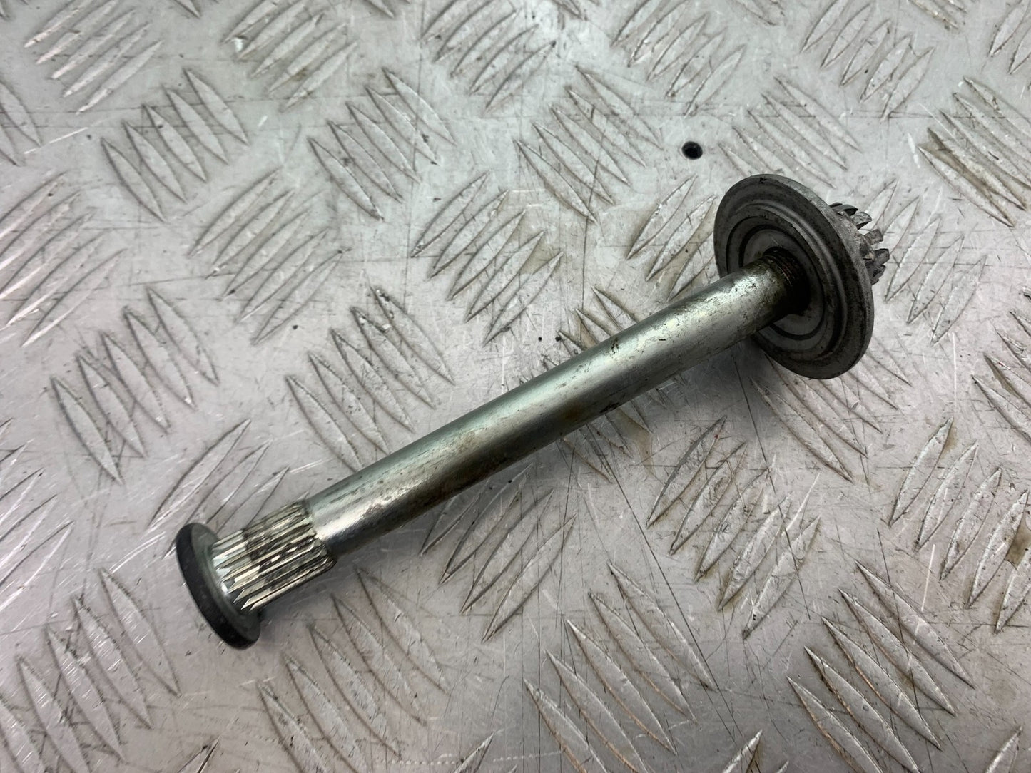 HONDA NTV 600 REVERE REAR WHEEL SPINDLE YEAR 1988-1996  (CMB1281)