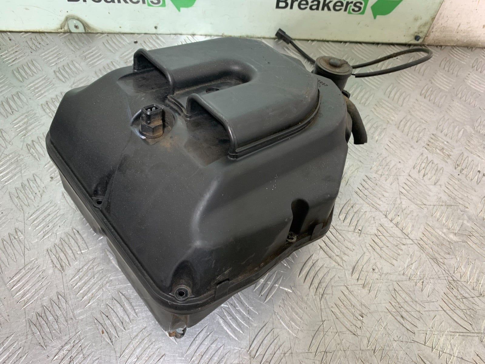 TRIUMPH 955I SPRINT RS AIRBOX  YEAR 1999-03 (CMB1313)