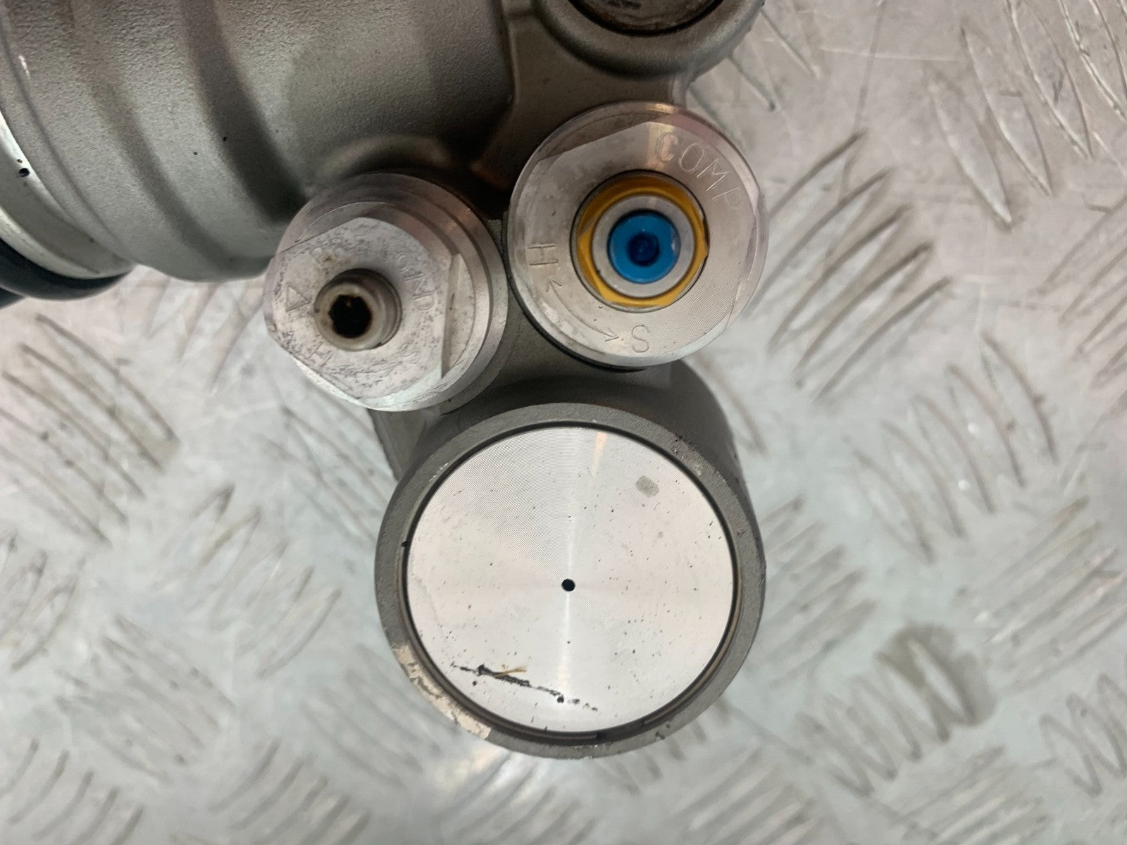 YAMAHA YZF R1 14 B BIG BANG REAR SHOCK   2009-14 (CMB1175)