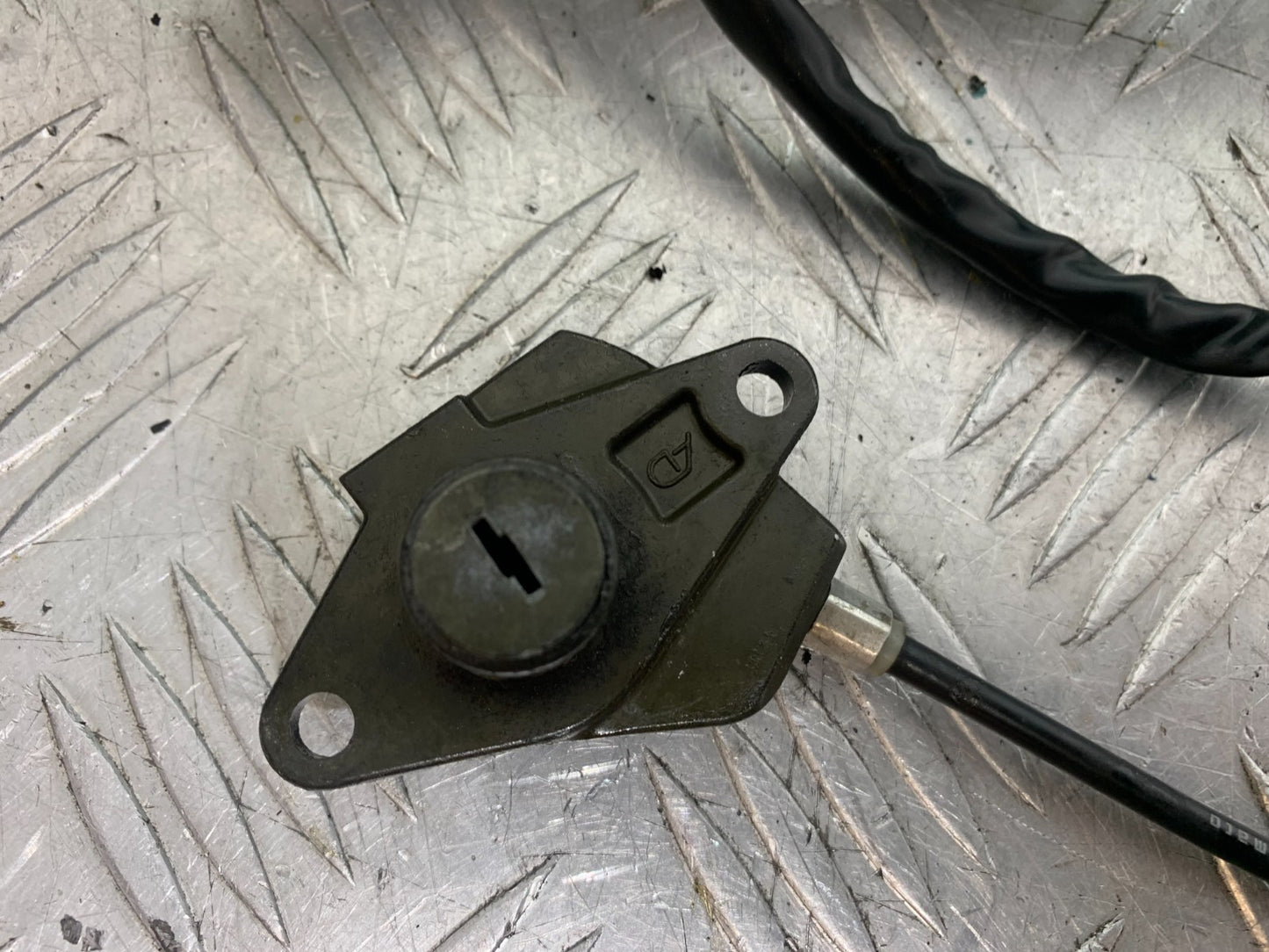 KAWASAKI ZX9R ZX9 R LOCKSET AND KEYS  YEAR 1998-1999 (CMB1329)