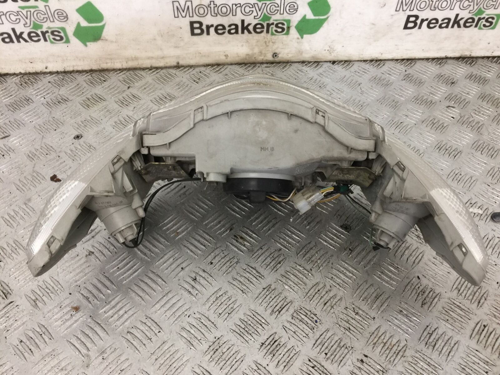 SUZUKI AN 250 BURGMAN HEADLIGHT  YEAR 1999  (STOCK 881)