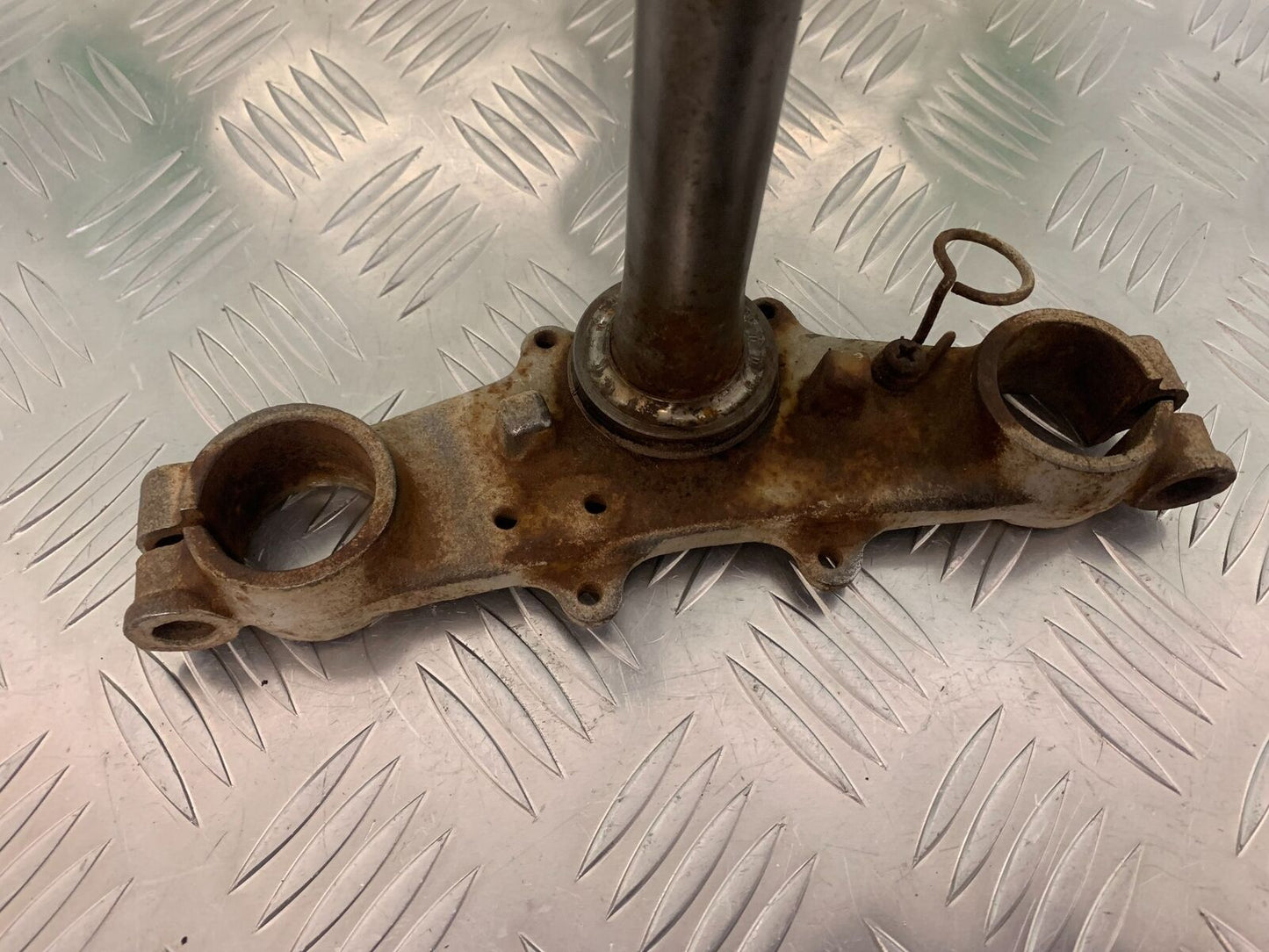 YAMAHA XT250 XT 250 BOTTOM  YOKE  YEAR 1980-1982  (STOCK 944)