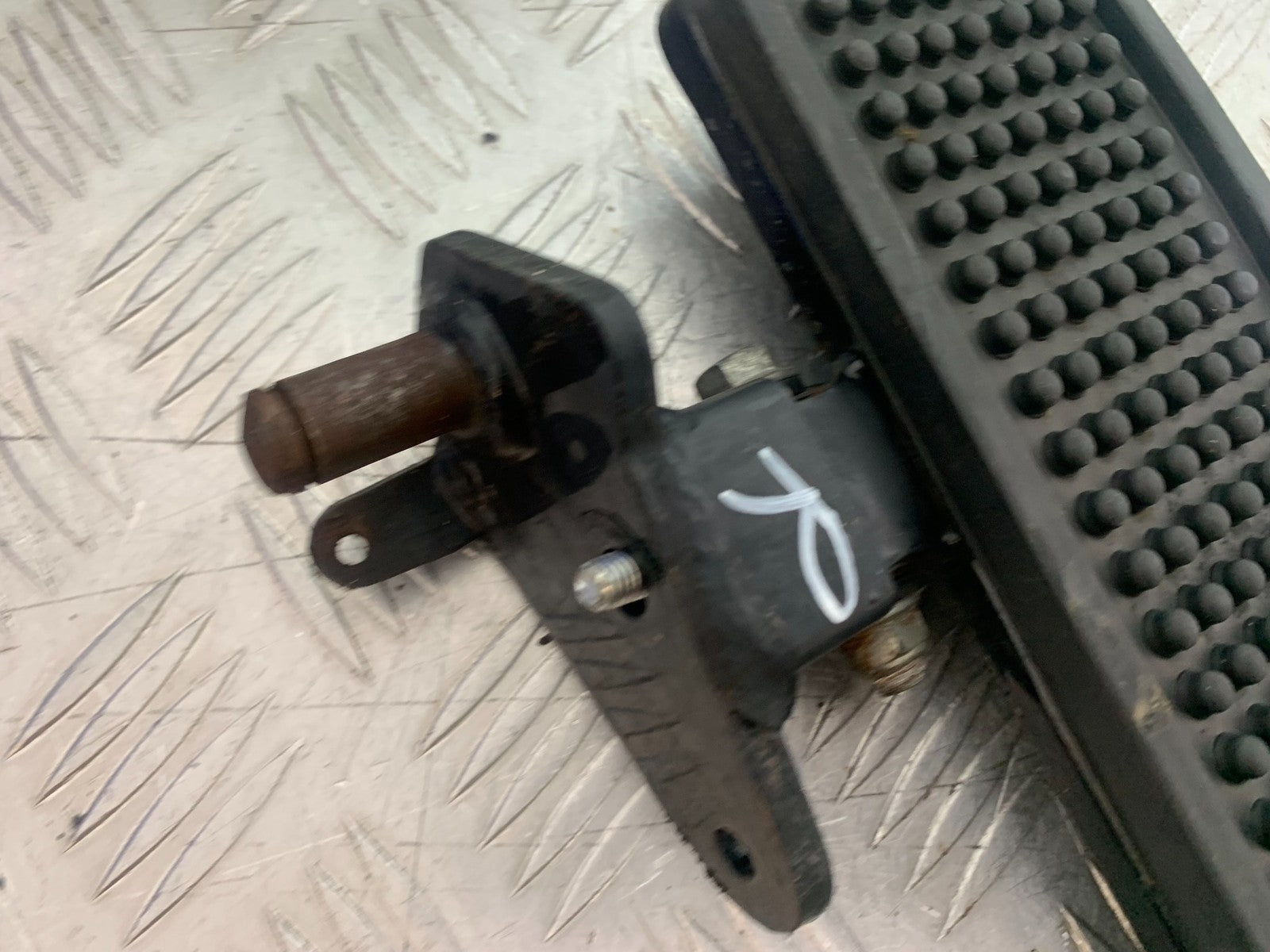 PIONEER NEVADA XF125 RIGHT FOOTBOARD YEAR 2009 (CMB1214)