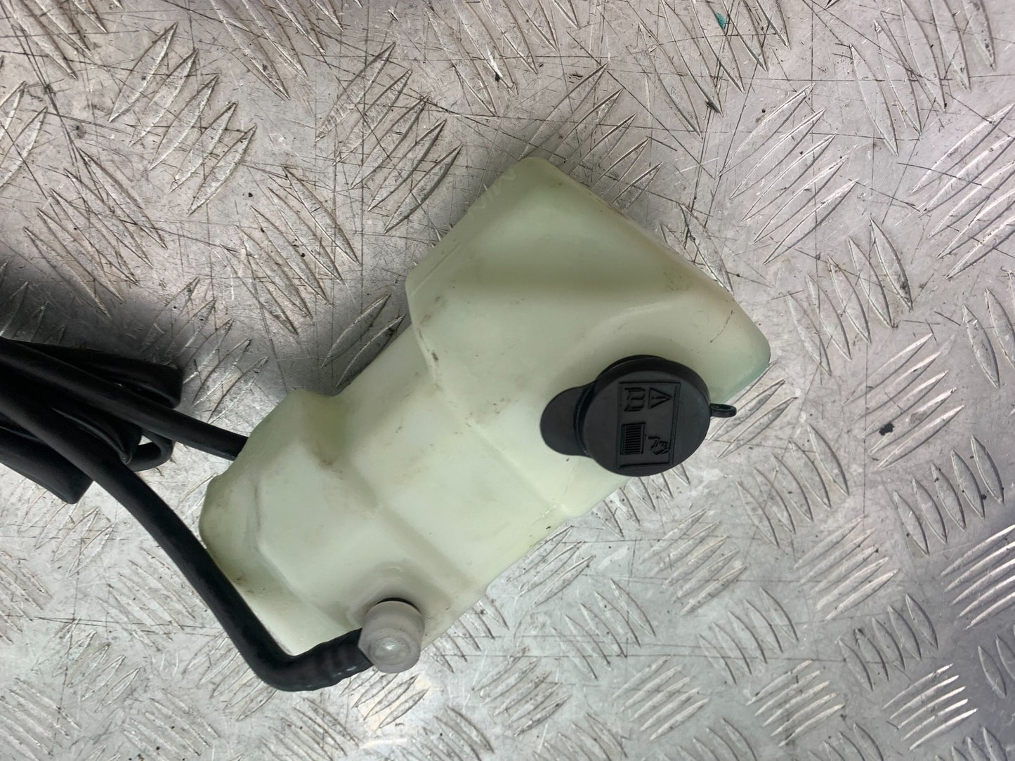 TRIUMPH 675 STREET TRIPLE R COOLANT BOTTLE  YEAR 2013 - 2016 (CMB1221)