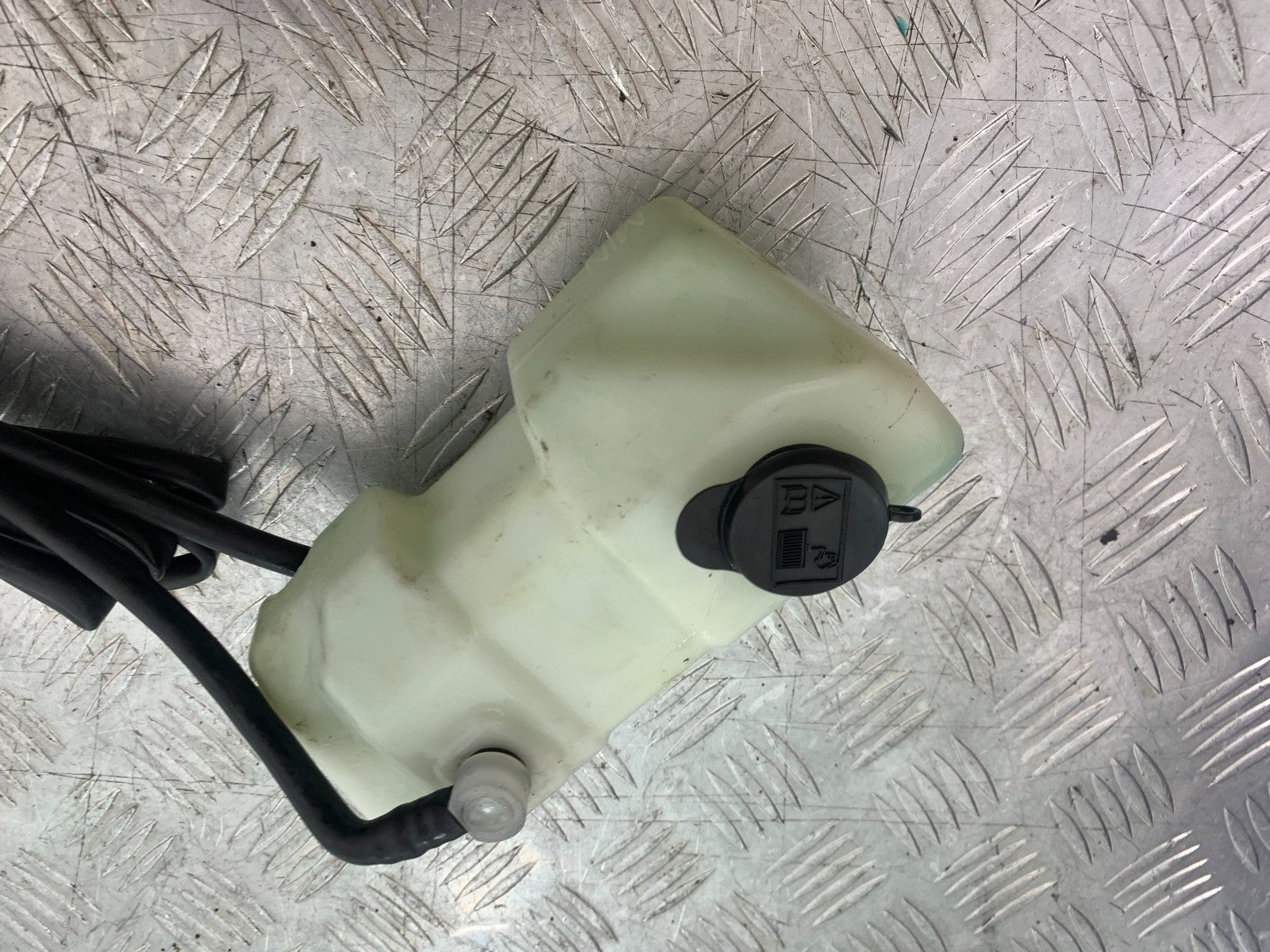 TRIUMPH 675 STREET TRIPLE R COOLANT BOTTLE  YEAR 2013 - 2016 (CMB1221)
