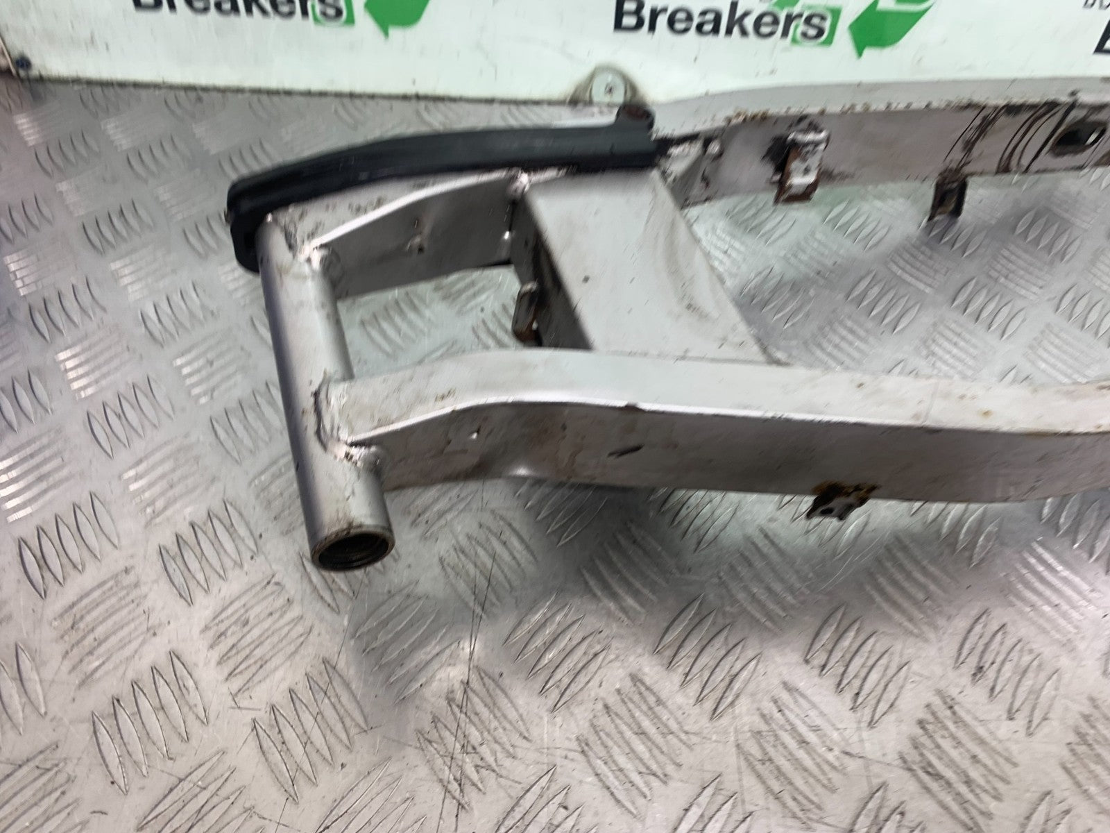 HONDA XL125 VARADERO SWINGARM  YEAR 2001-2006  (CMB1210)