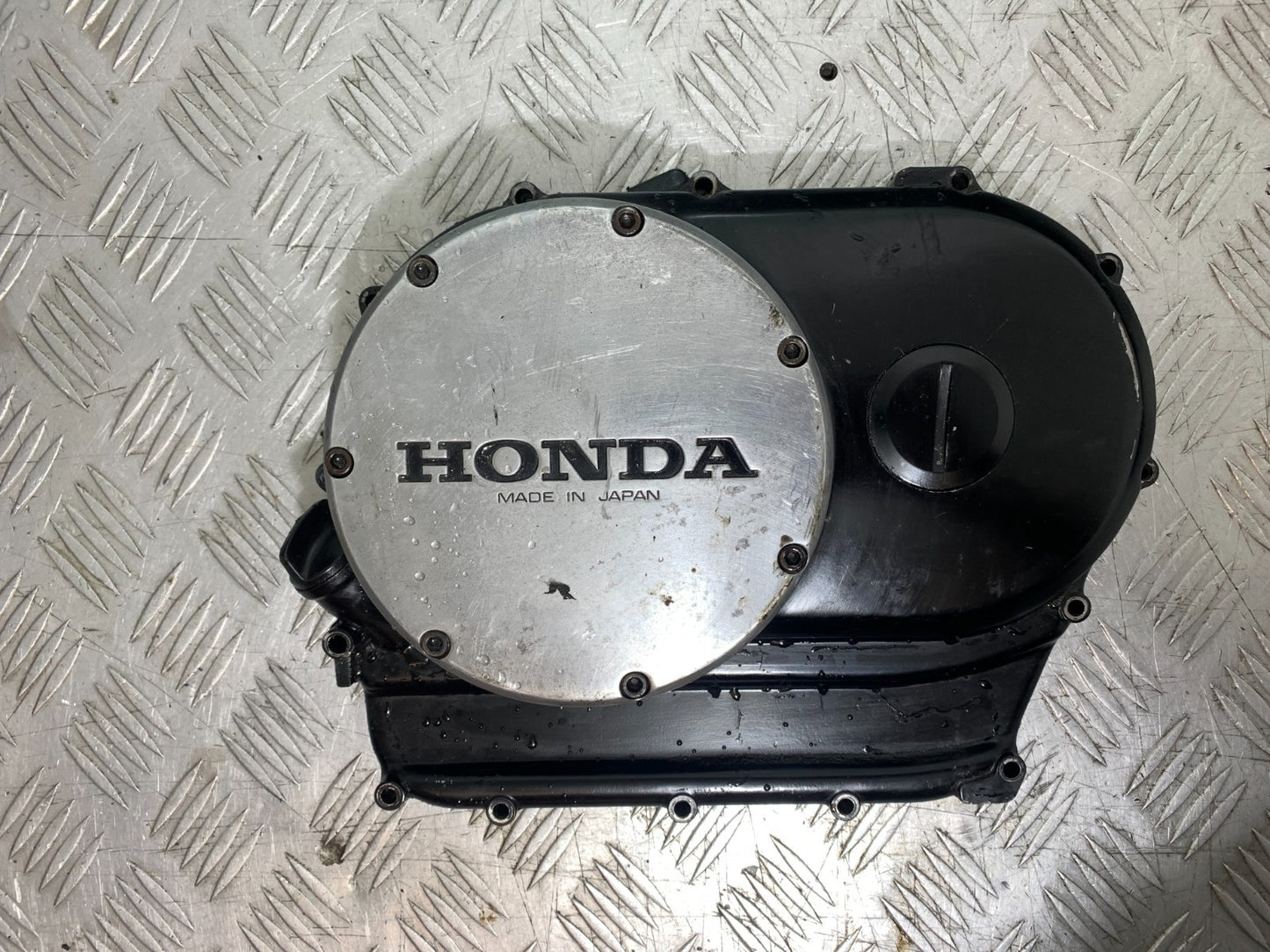HONDA VT700 VT 700 SHADOW  CLUTCH COVER YEAR 1984-85 (CMB1328)