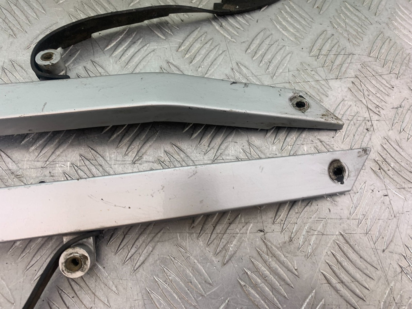 KAWASAKI GPZ600 GPZ 600 LEFT & RIGHT FRAME INFILLS  YEAR 1988-90 (CMB1258)
