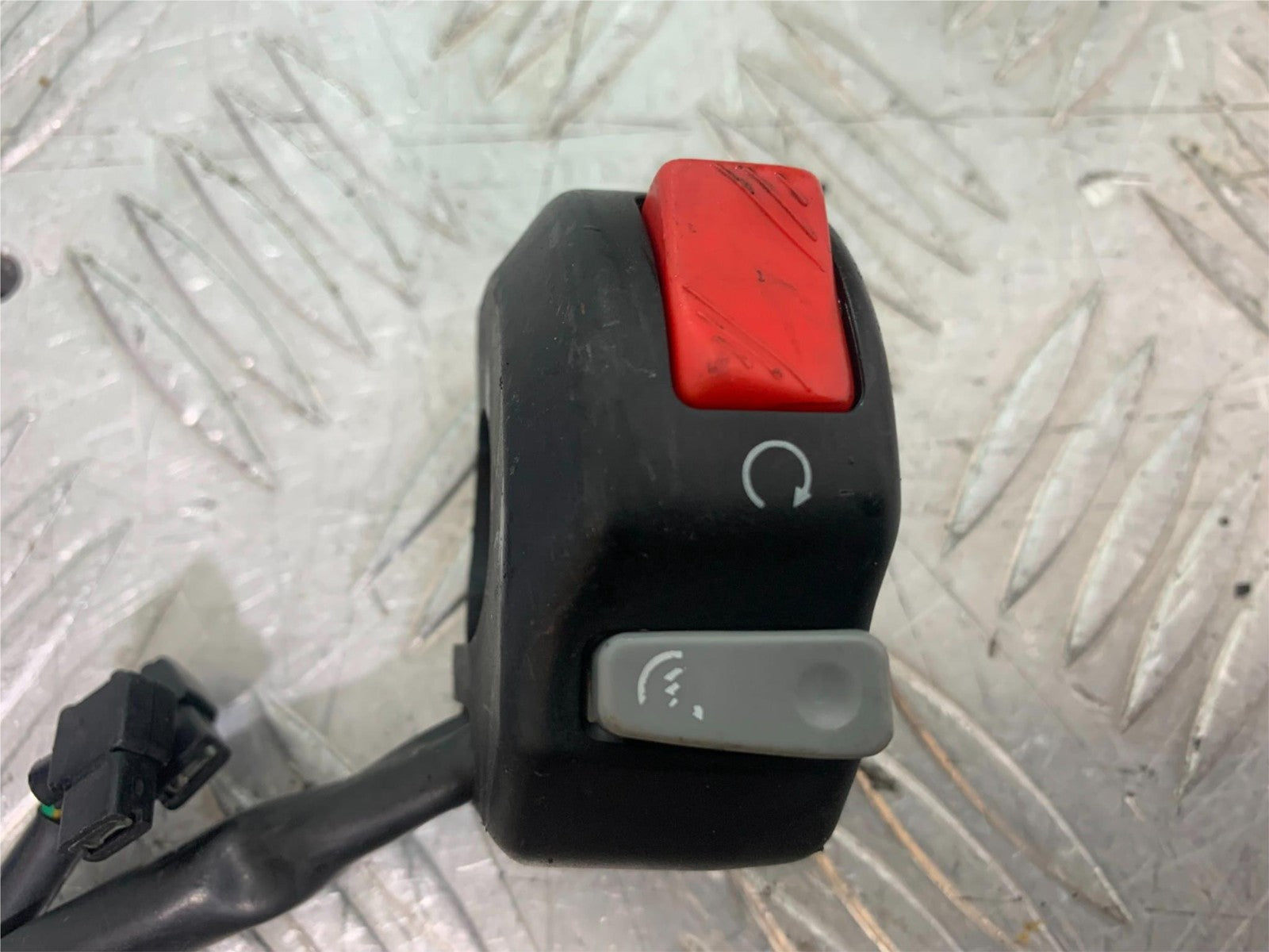 YAMAHA YZF R1 4C8 RIGHT SWITCH GEAR YEAR 2007-2008 (CMB1237)