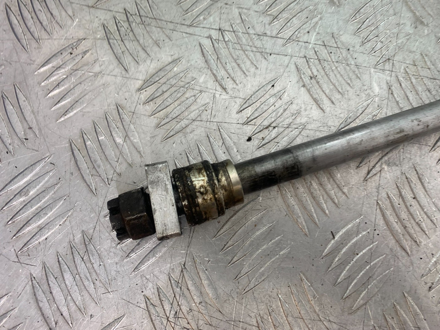 KAWASAKI ZX9R ZX9 C REAR WHEEL SPINDLE YEAR 1998-99 (CMB1213)