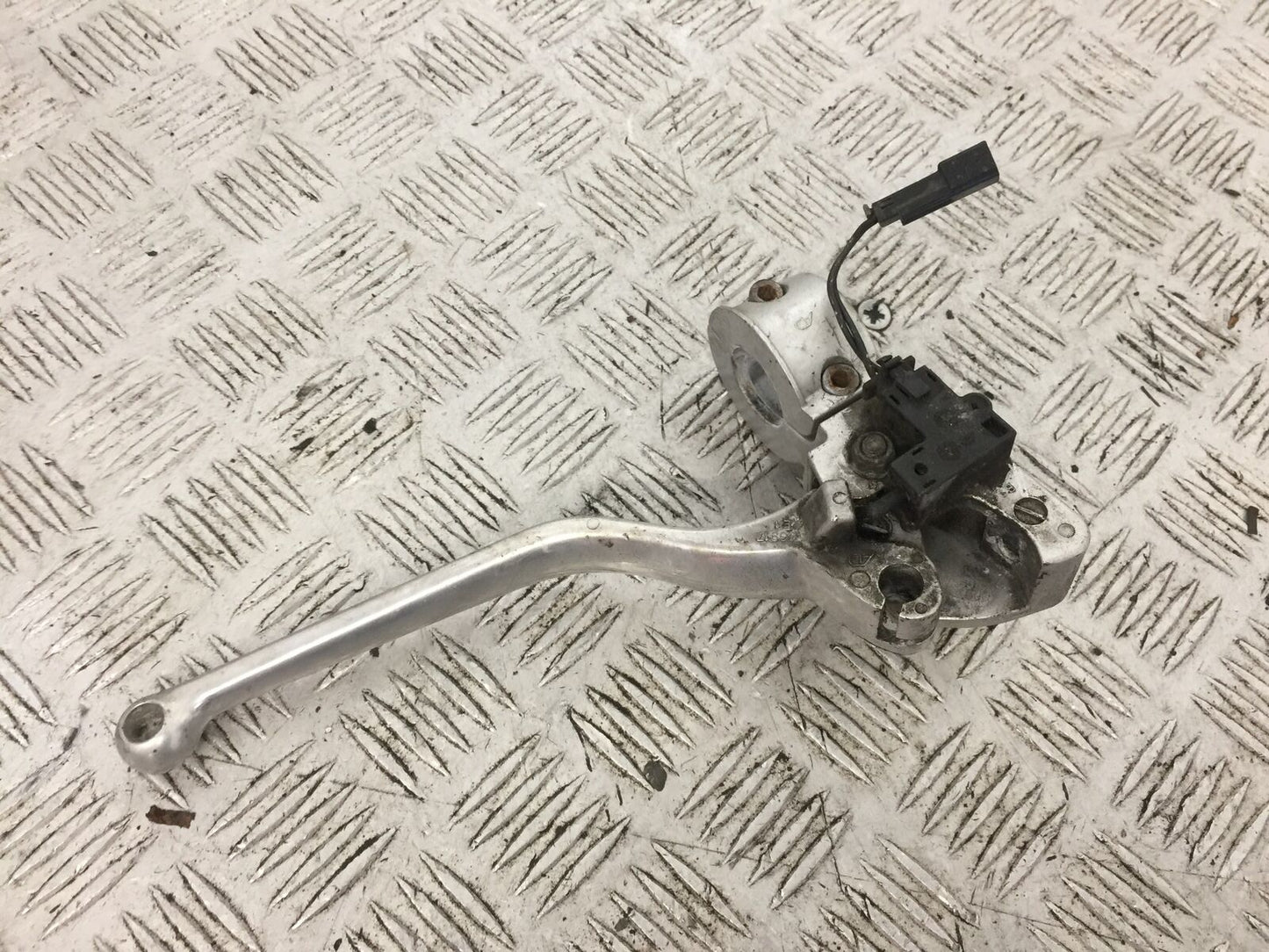VICTORY V92 C CLUTCH LEVER AND BRACKET YEAR 2004 (STOCK 765)