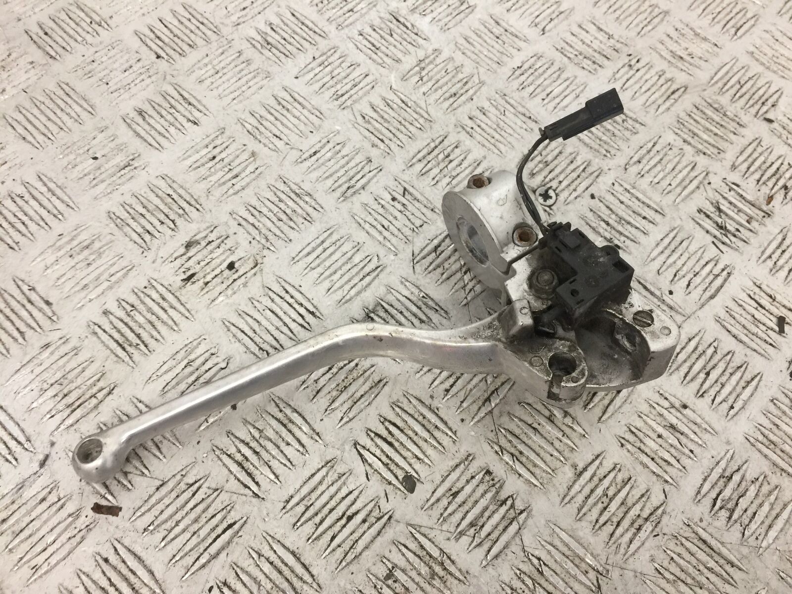 VICTORY V92 C CLUTCH LEVER AND BRACKET YEAR 2004 (STOCK 765)