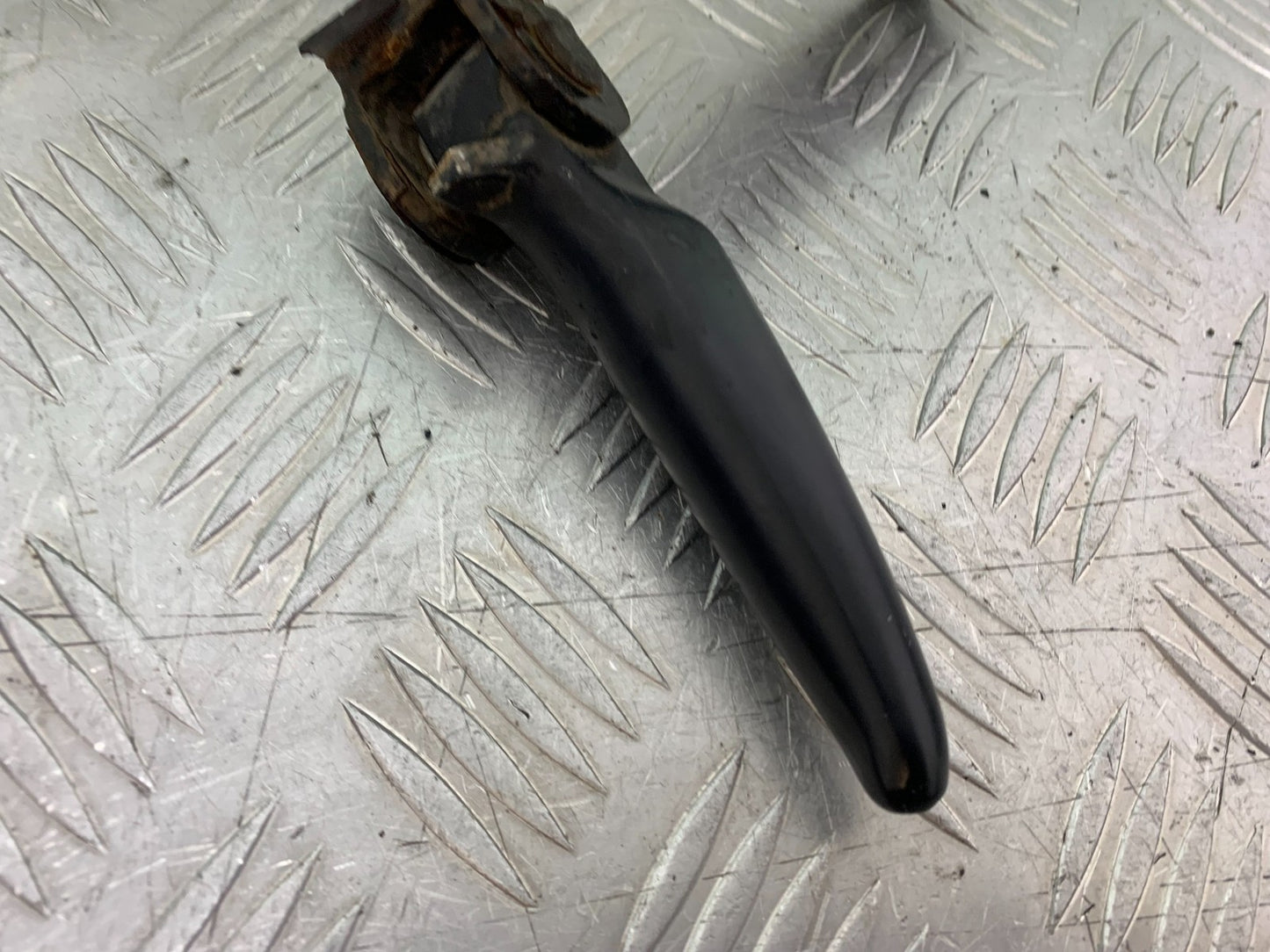 TRIUMPH 955i SPRINT ST GRAB HANDLE  YEAR 1999-04 (CMB1230)