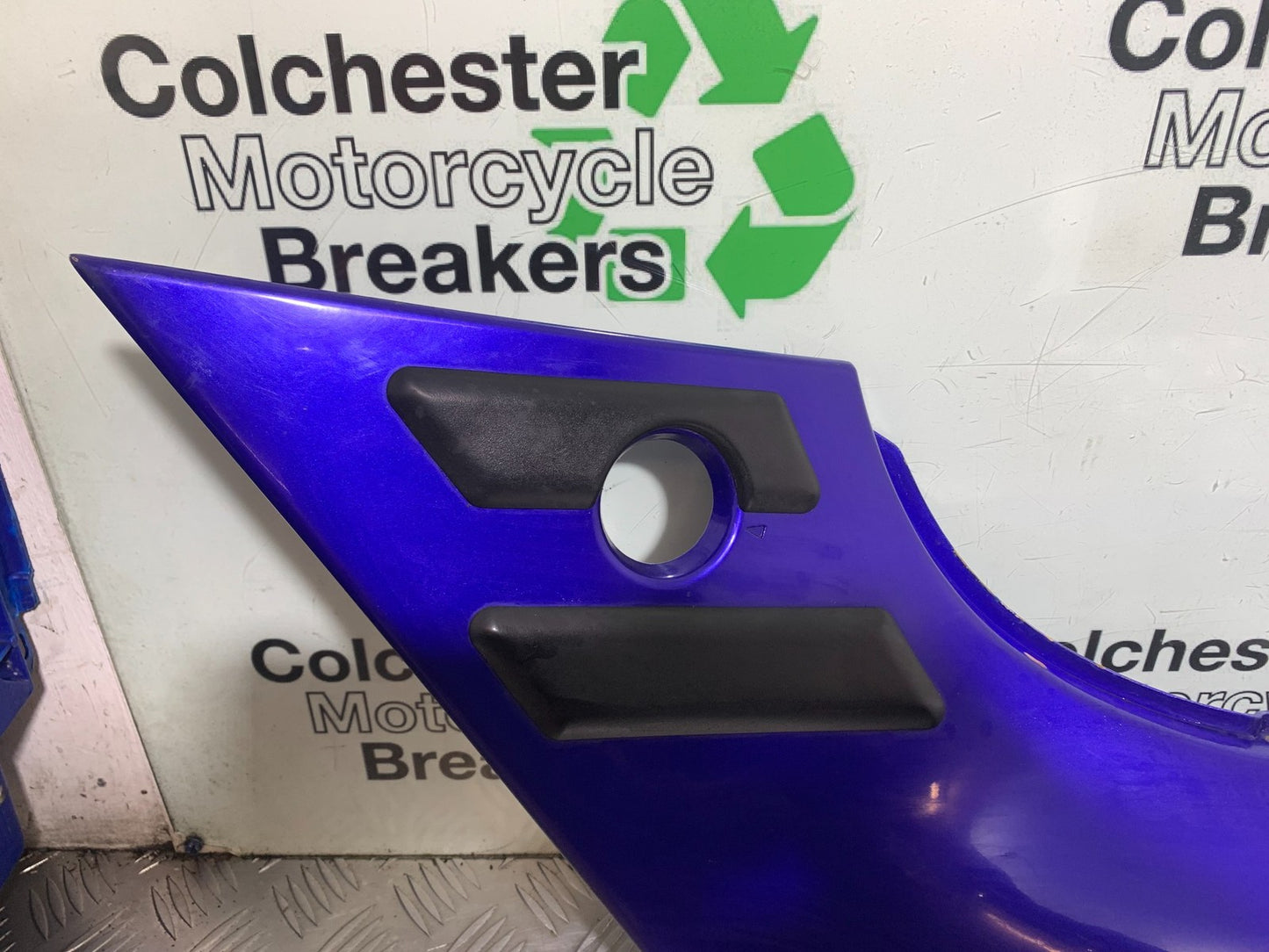 TRIUMPH TROPHY 900 LEFT SEAT PANEL   YEAR 1991-95 (CMB1251)