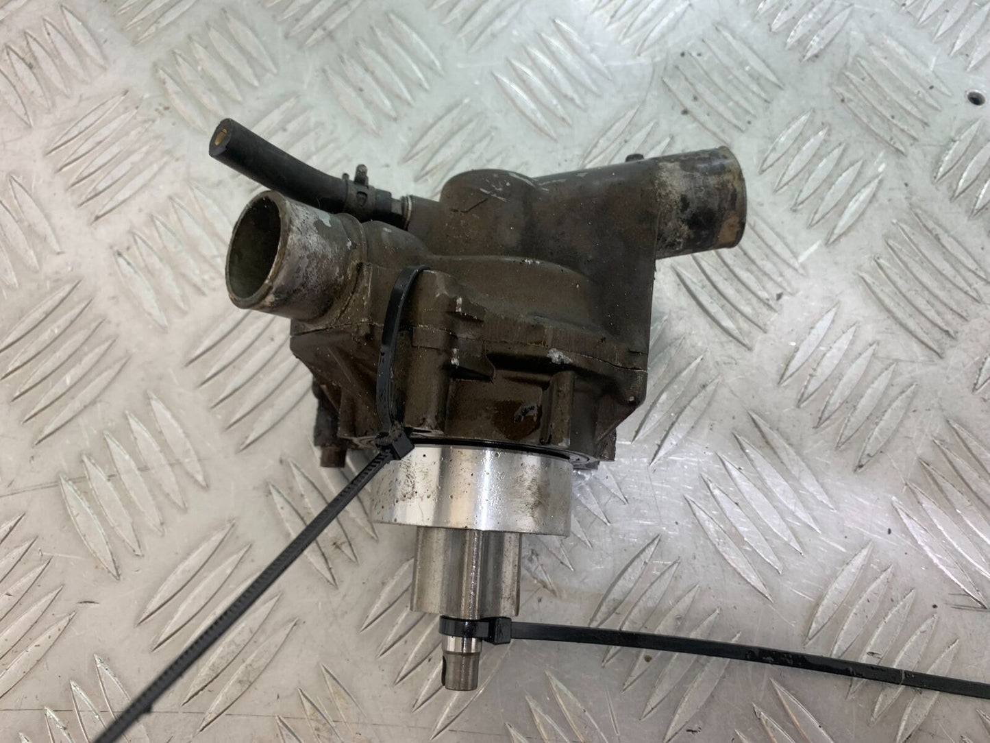 KAWASAKI ZX9R ZX9 C WATER PUMP  YEAR 1998-99 (STOCK 903)
