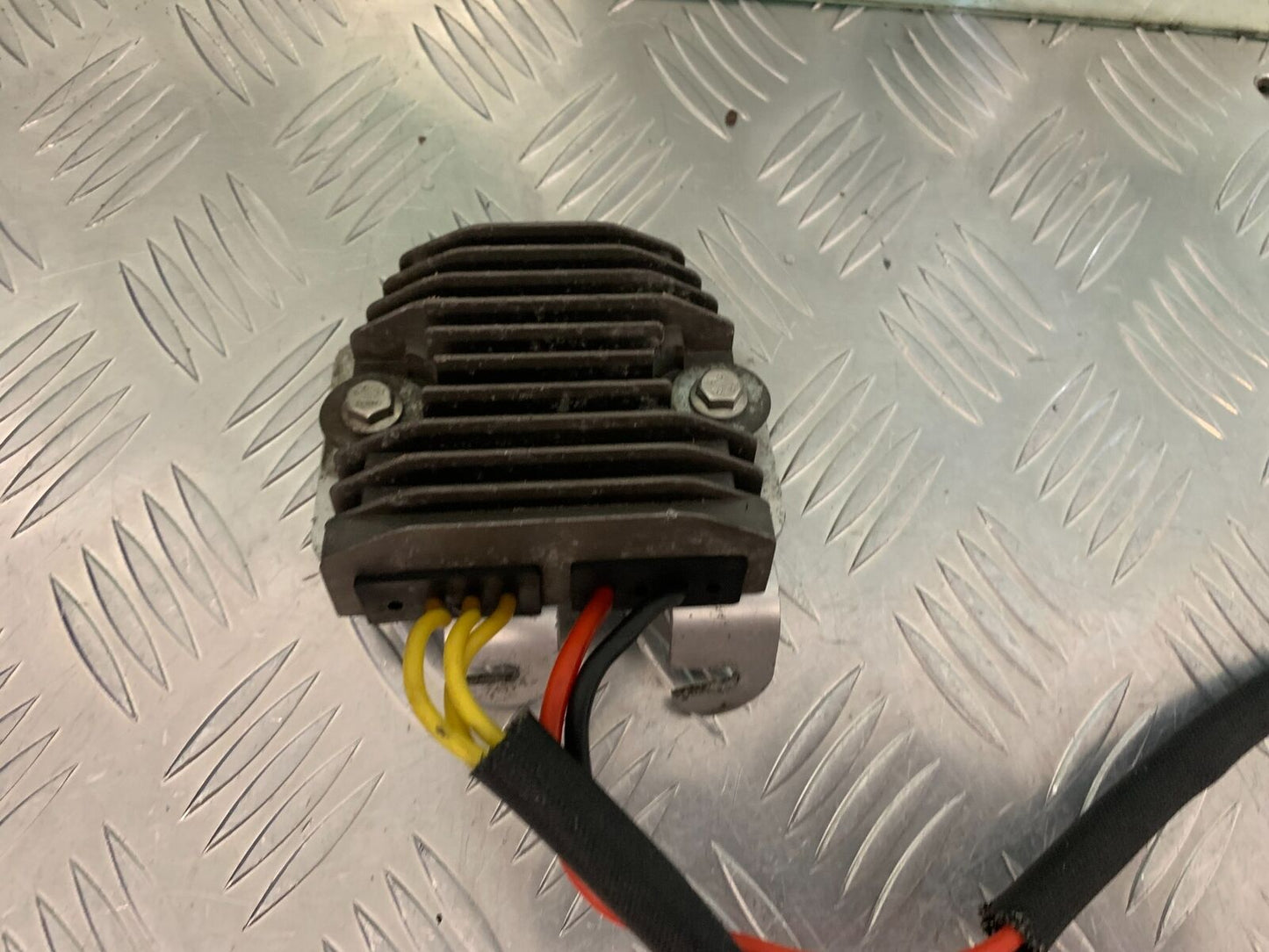 TRIUMPH 675 STREET TRIPLE REGULATOR   YEAR 2008 (STOCK 984)