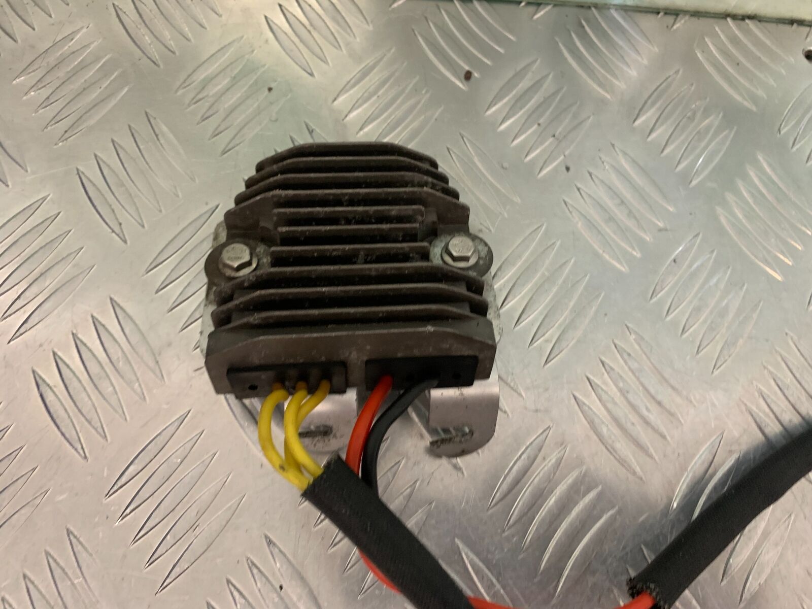 TRIUMPH 675 STREET TRIPLE REGULATOR   YEAR 2008 (STOCK 984)