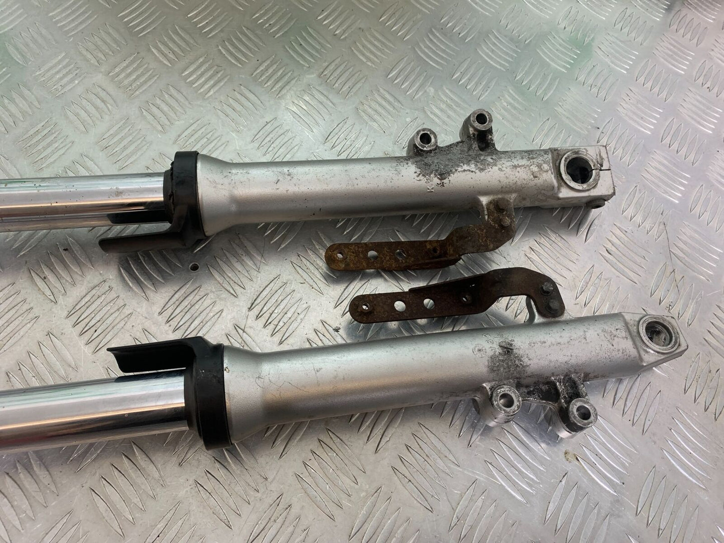 KAWASAKI ER6 N FORKS (BENT)  YEAR 2005-2008 (CMB1034)