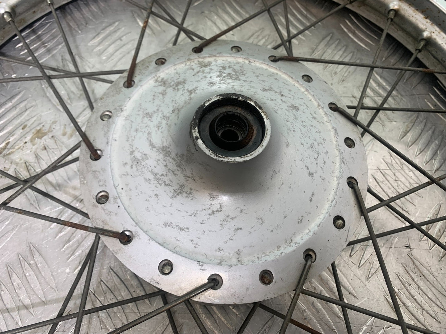 SUZUKI GP100 GP 100 FRONT WHEEL  YEAR 1978-1988 (CMB1259)