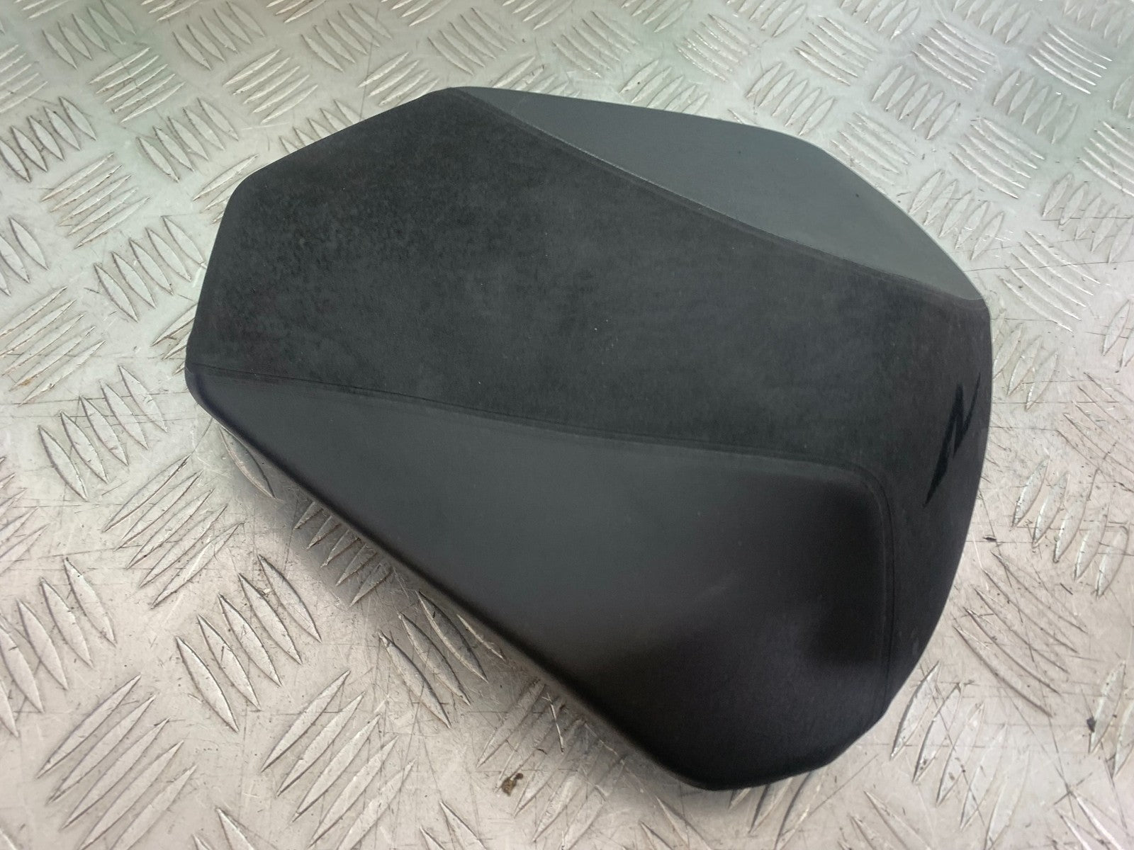 KTM 1290 SUPER DUKE R REAR SEAT  YEAR 2020-2024 (CMB1272)