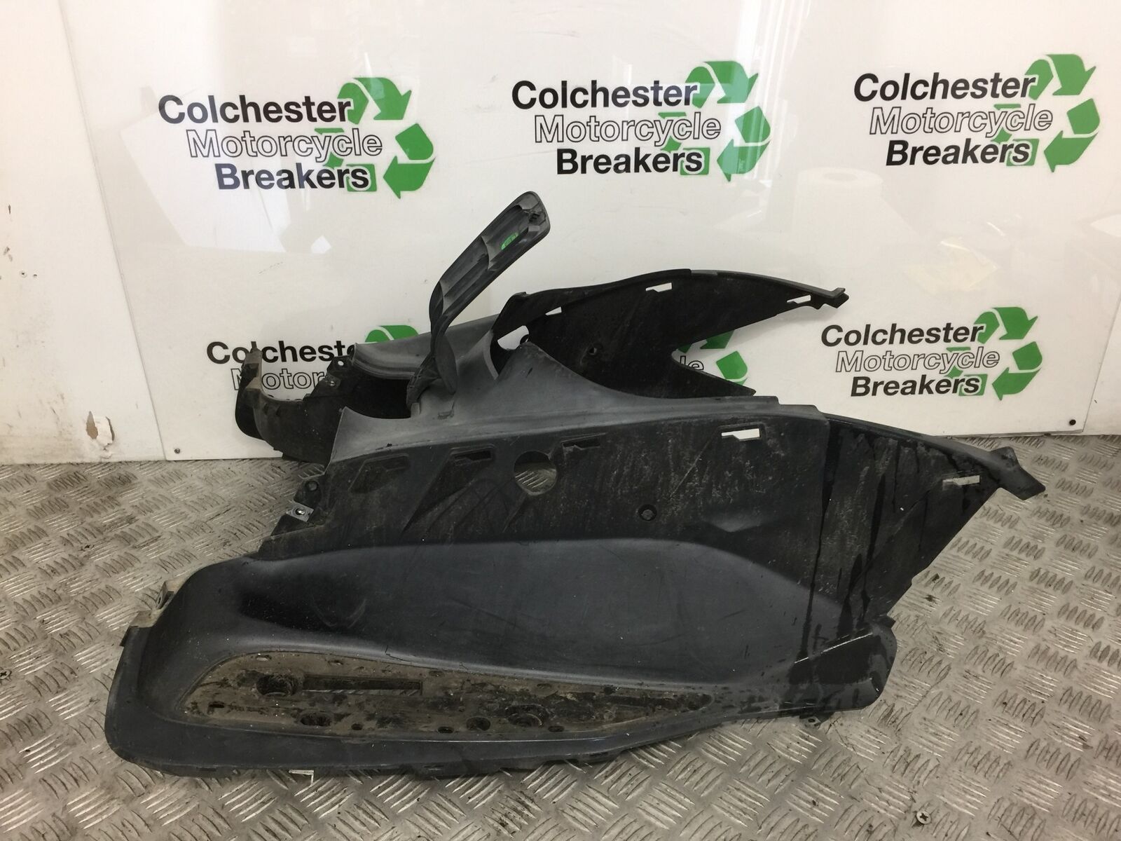 YAMAHA XMAX 125 XMAX-125 FOOTBOARD   YEAR 2011