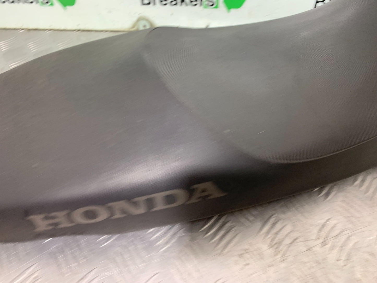 HONDA XL125 VARADERO SEAT  YEAR 2001-2006  (CMB1304)