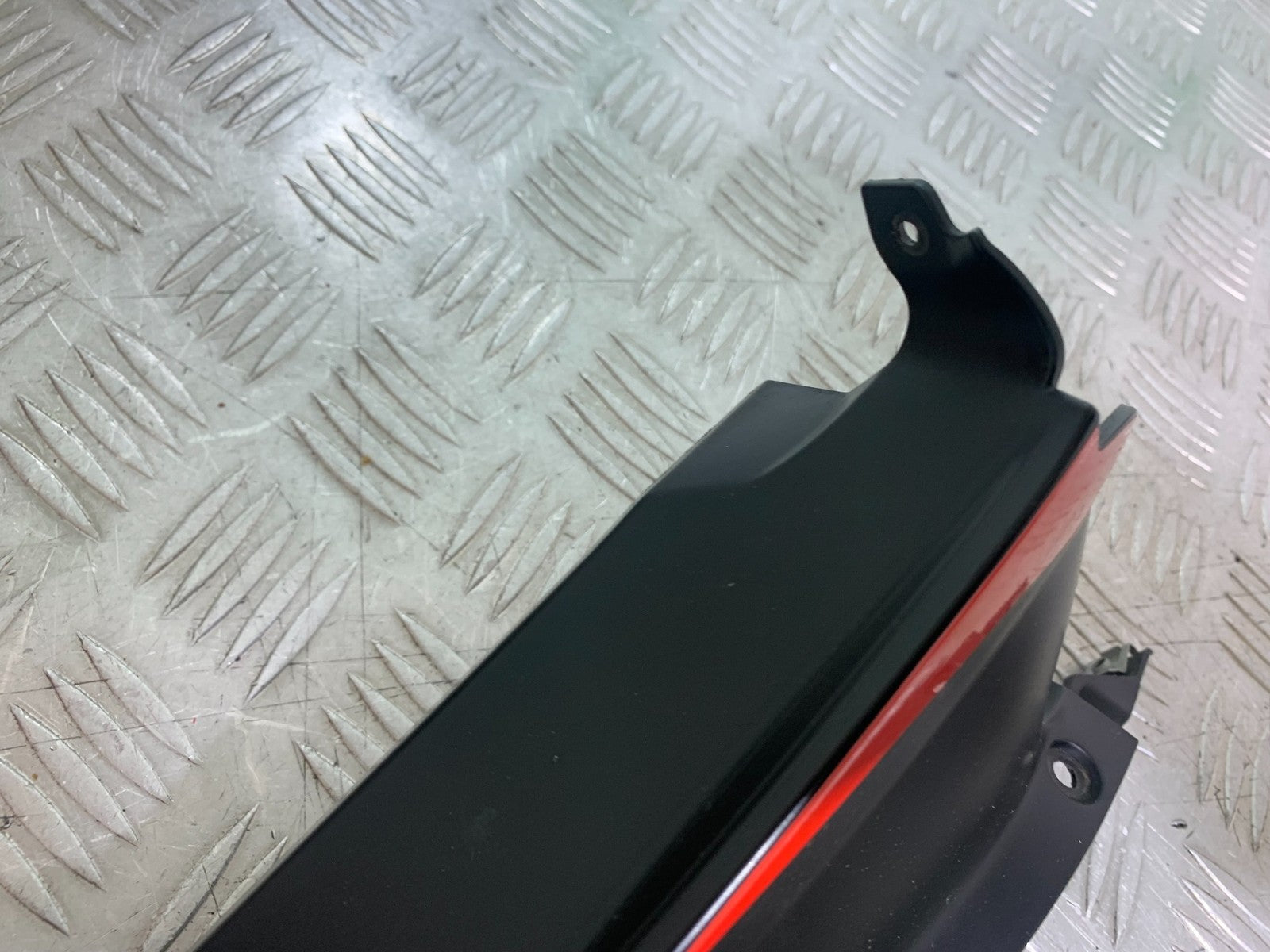 APRILIA RSV4 FACTORY RIGHT AIR TUBE COVER  YEAR 2009-2012 (CMB1224)