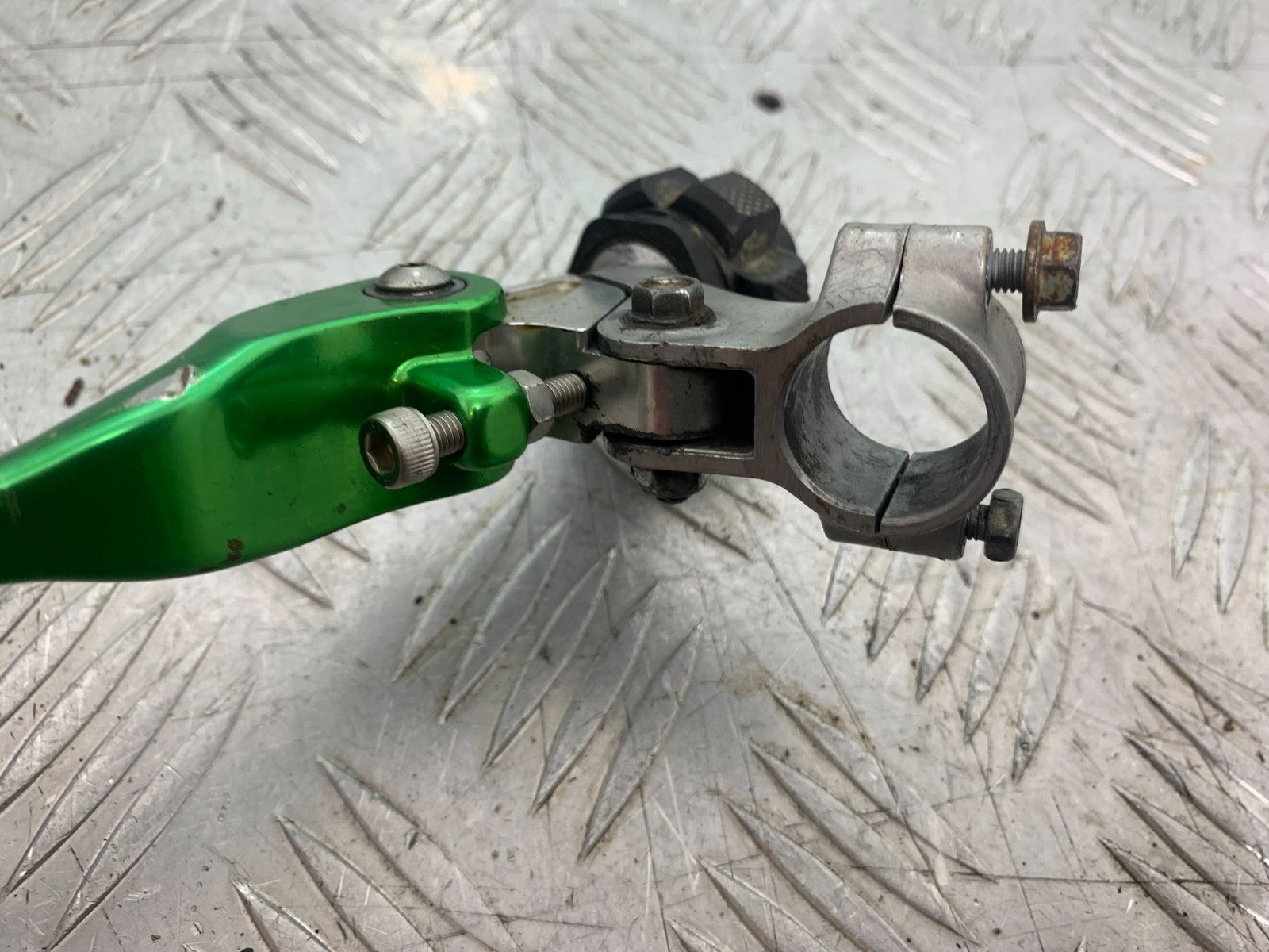 KAWASAKI KXF450 KXF 450 CLUTCH LEVER AND BRACKET  YEAR 2013 CMB1217)