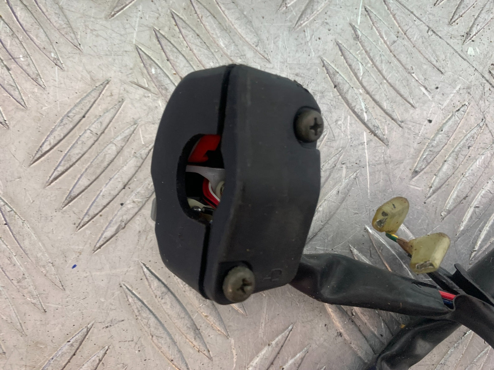 YAMAHA YZF R1 RIGHT SWITCH GEAR YEAR 2004-2006 (CMB1155)