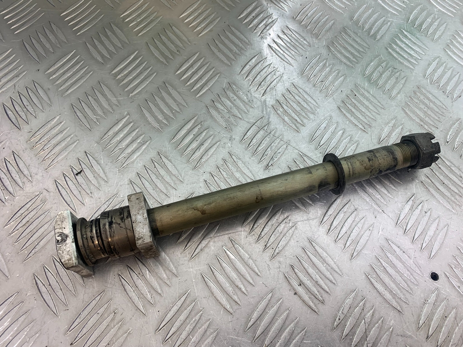KAWASAKI ZX6R REAR WHEEL SPINDLE  YEAR 2009-2012 (CMB1136)