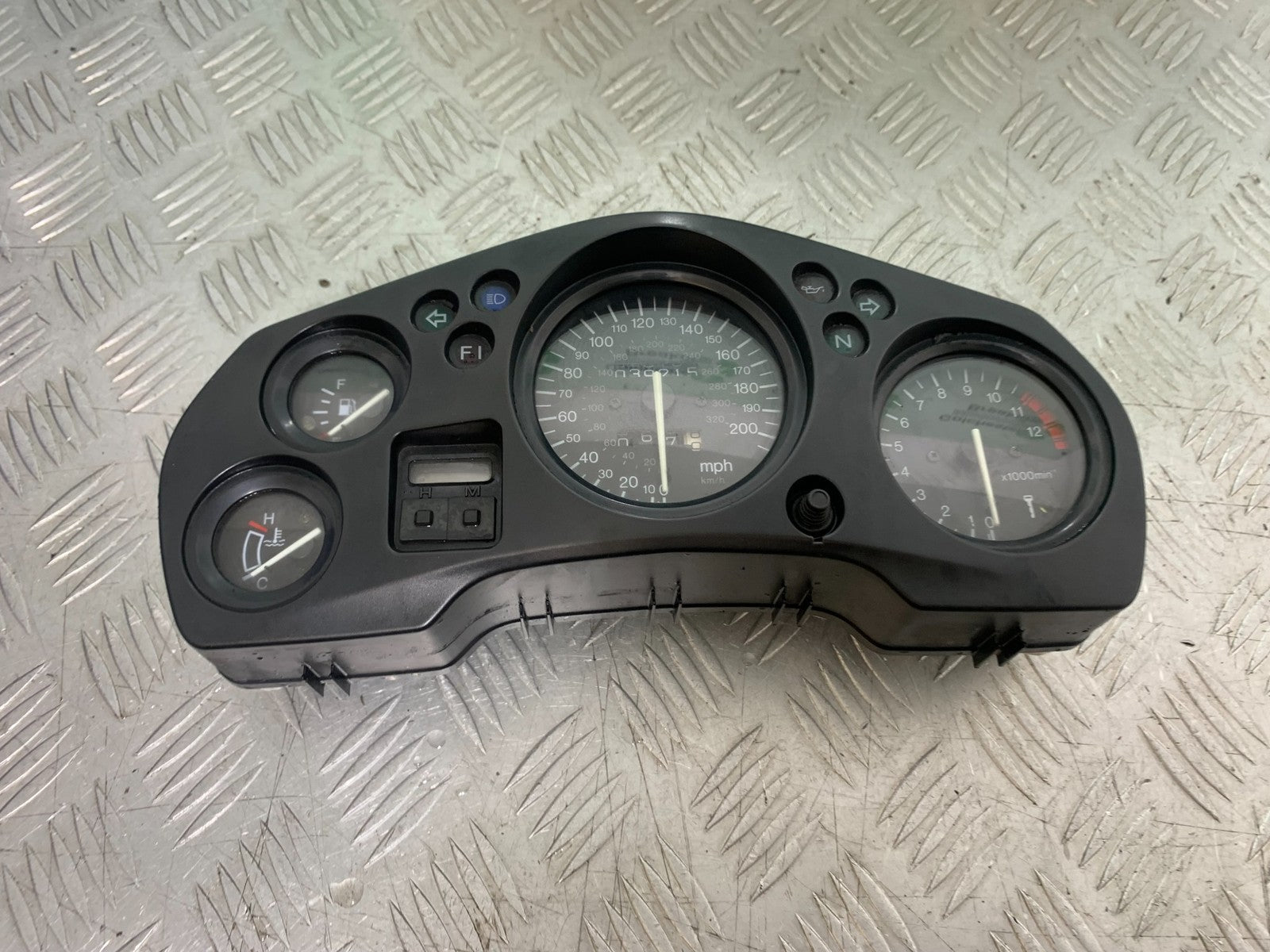 HONDA CBR1100 BLACKBIRD CLOCKS SPEEDO DASH   YEAR 1999-2005 (CMB1232)