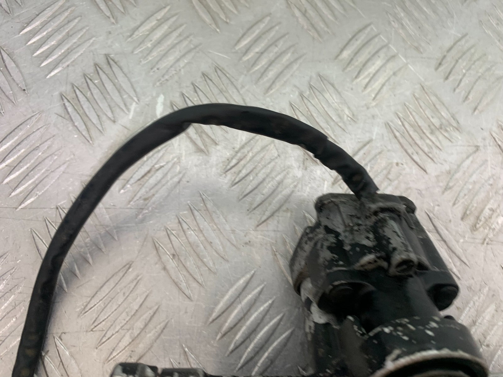YAMAHA FZS600 FAZER 600 TOP YOKE AND IGNITION SWITCH  YEAR 1998-2001 (CMB1267)