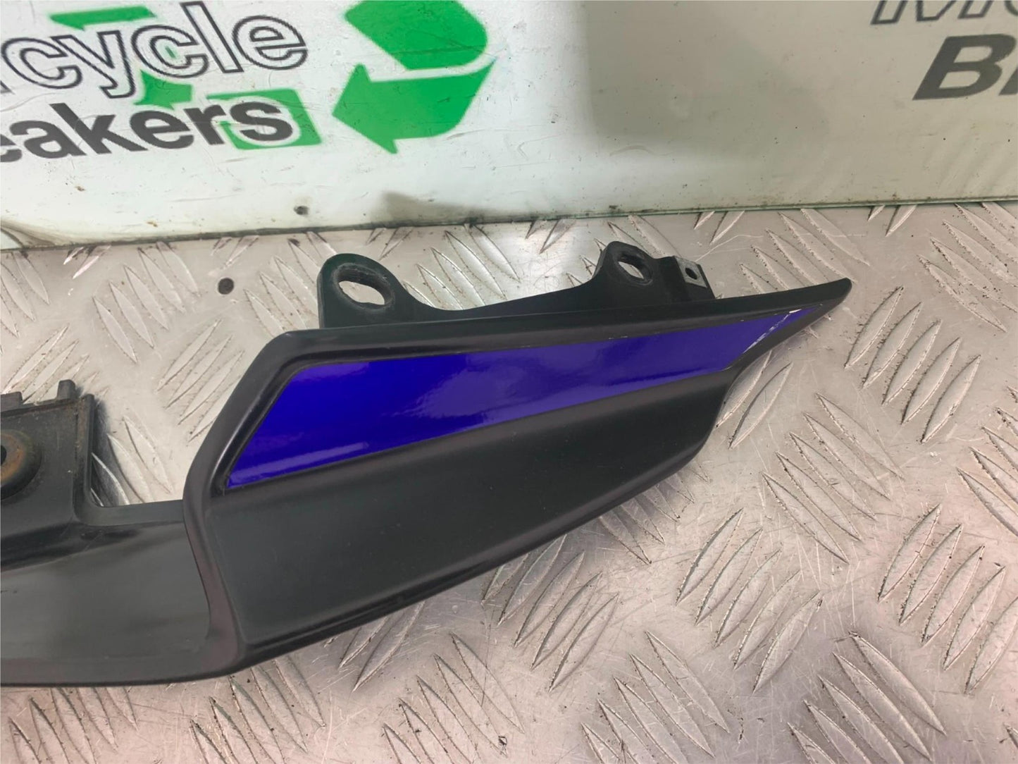 YAMAHA YZF-R125 YZF 125 LEFT SEAT PANEL  YEAR 2019-2022 (CMB1263)