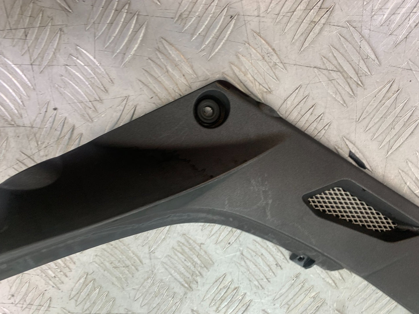 BENELLI BN125 BN 125 LEFT SEAT PANEL  YEAR 2018-2021 (CMB1194)