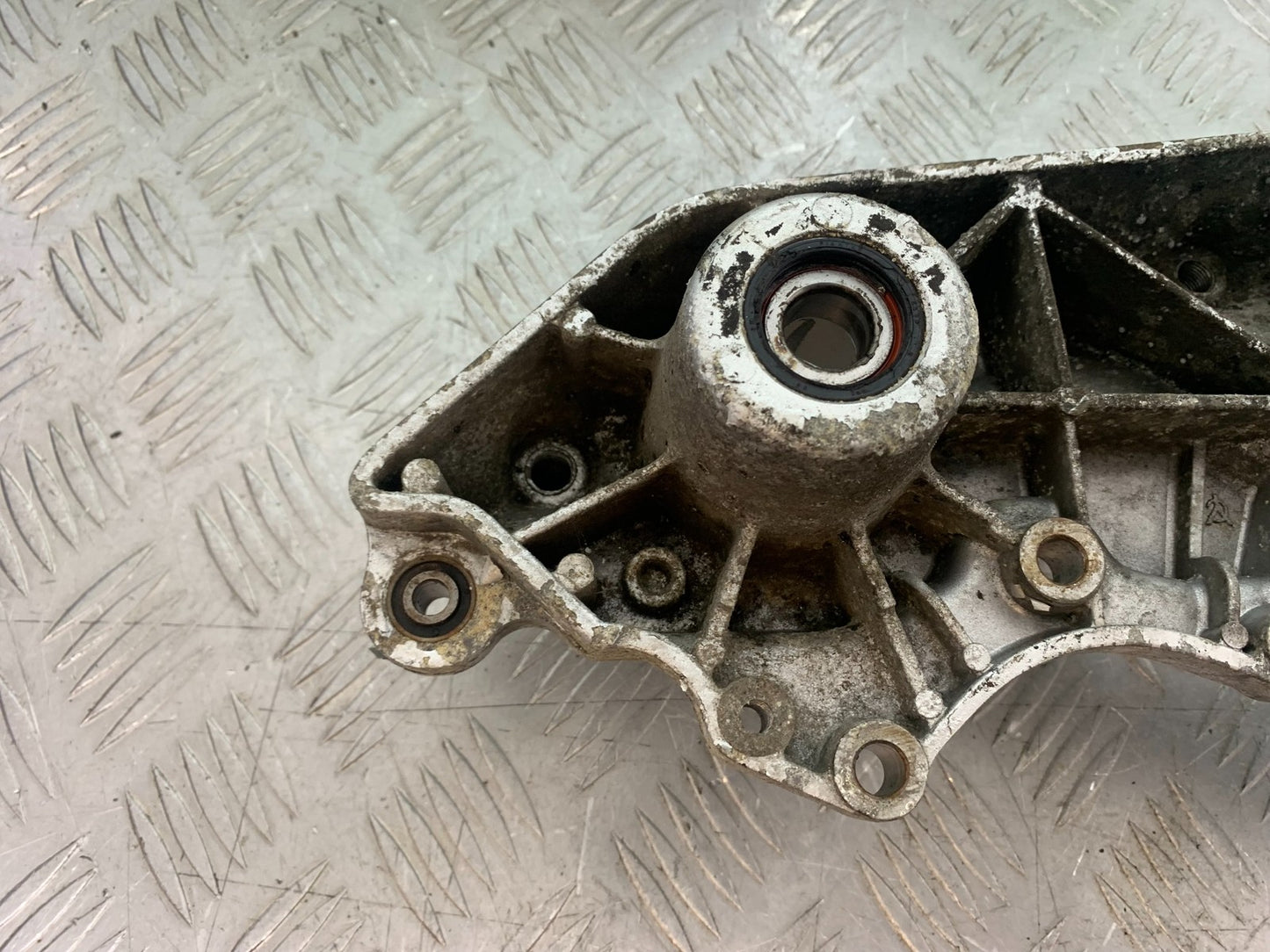 YAMAHA XMAX 250 XMAX 250 EXHAUST BRACKET  YEAR 2006-09 (CMB1201)