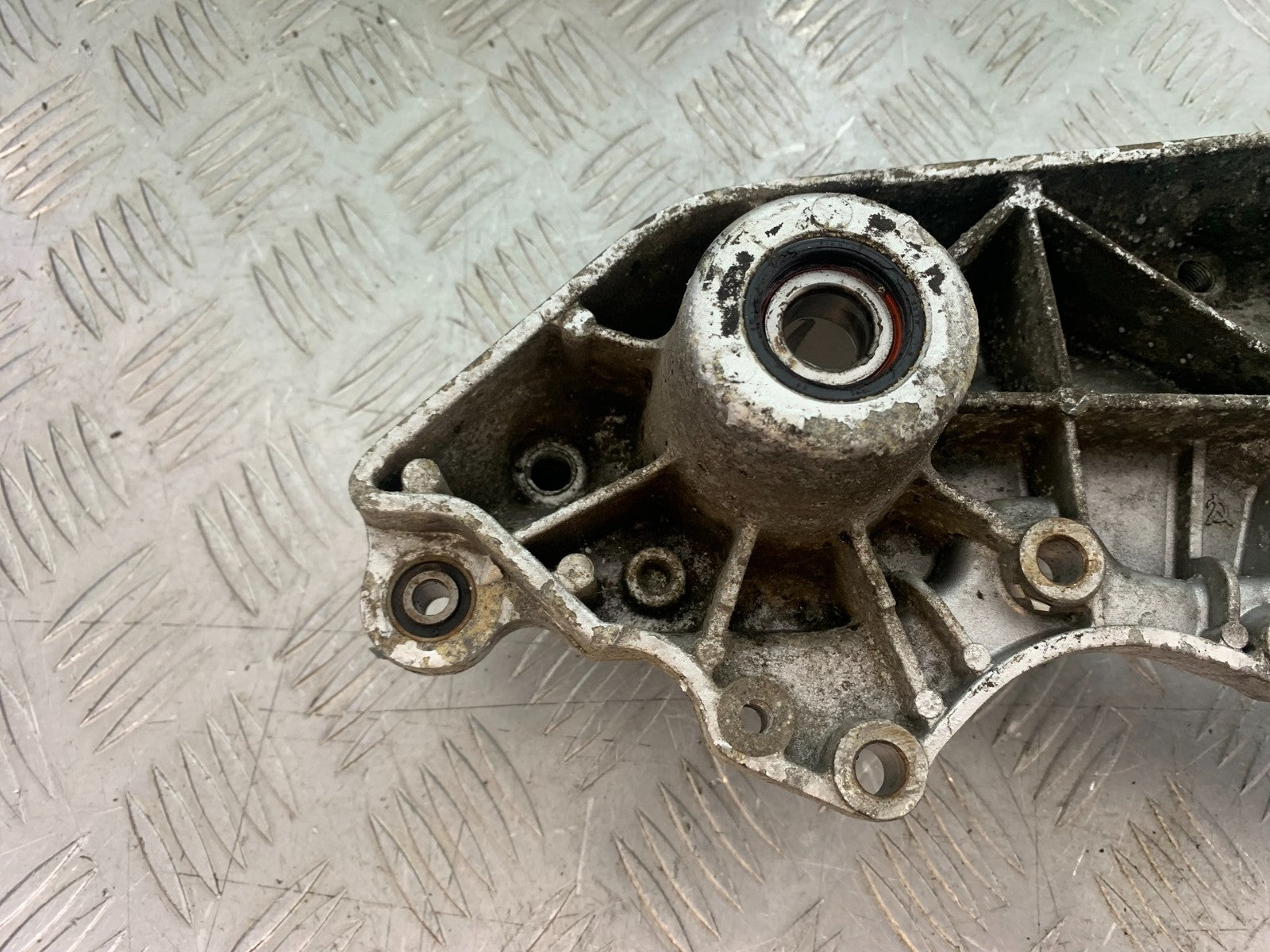 YAMAHA XMAX 250 XMAX 250 EXHAUST BRACKET  YEAR 2006-09 (CMB1201)