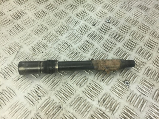 YAMAHA FZ6 FRONT WHEEL SPINDLE   YEAR 2005  (STOCK 589)